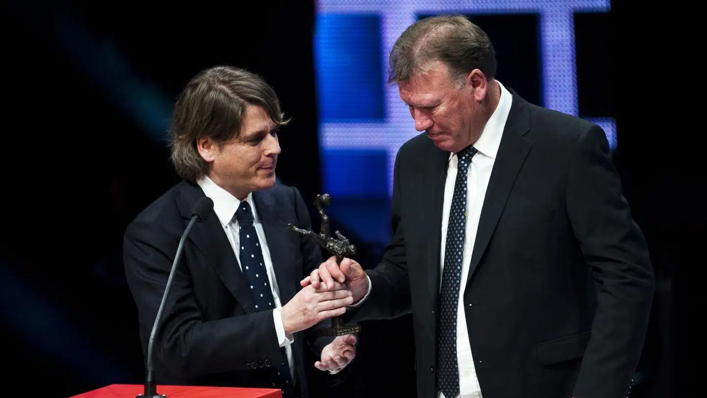 Peter Lund Madsen tildelte Røntved pladsen i Fodboldens Hall of Fame ved et show i 2011.