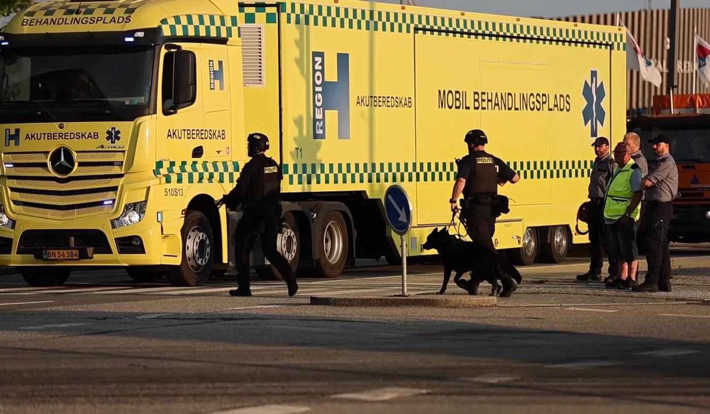 Den mobile behandlingsplads ankom to timer efter skyderiet. Den parkerede bag bagsiden af Field's og blev ikke brugt til en eneste patient.