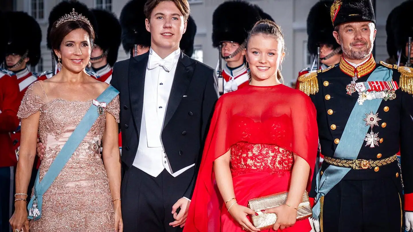 Ikke flere håndtegn på den røde løber. Fra næste år, når prins Christian fylder 18 år, kommer der andre boller på suppen.
