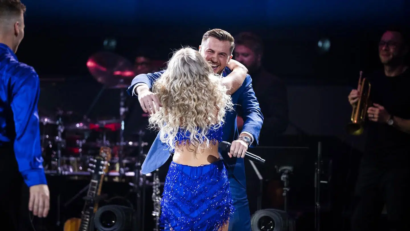 Daniel Wagner og Asta Björk dansede samba til Jimilians speciallavede sang 'Venner', som danserinden kvitterede med et stort kram for i sidste program.