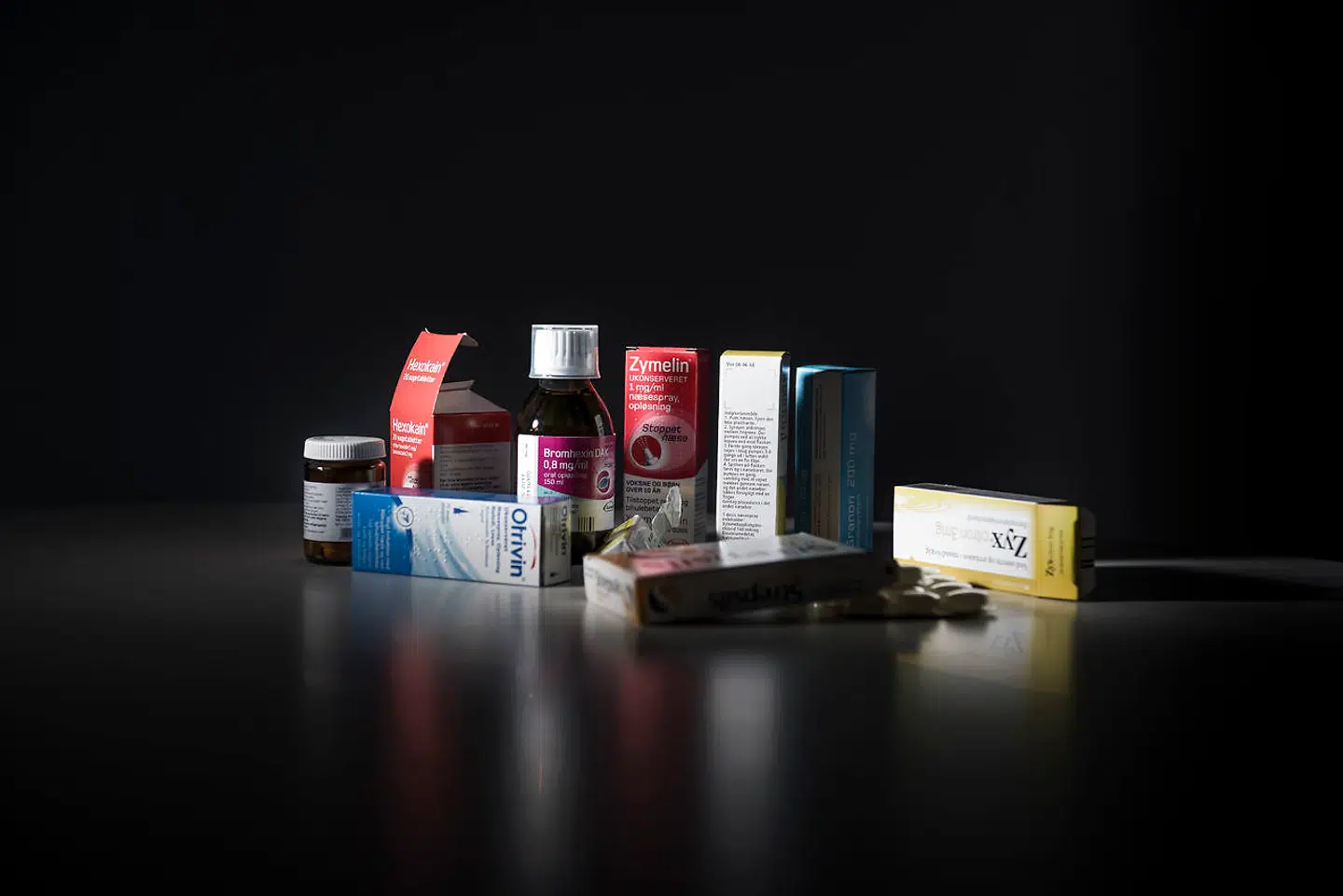 Vi tager temperaturen på de mest solgte håndkøbslægemidler mod de tre symptomer for at finde ud af, om de rent faktisk virker. Modelfoto! Her sugetabeletter, halstabeletter og næsespray