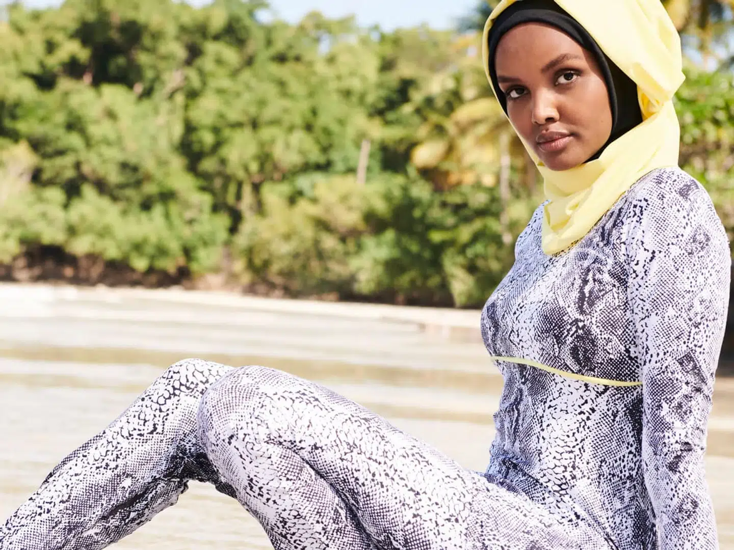 Halima Aden i Sports Illustrated 2020. Året før blev hun den første hijabbærende kvinde i magasinet.