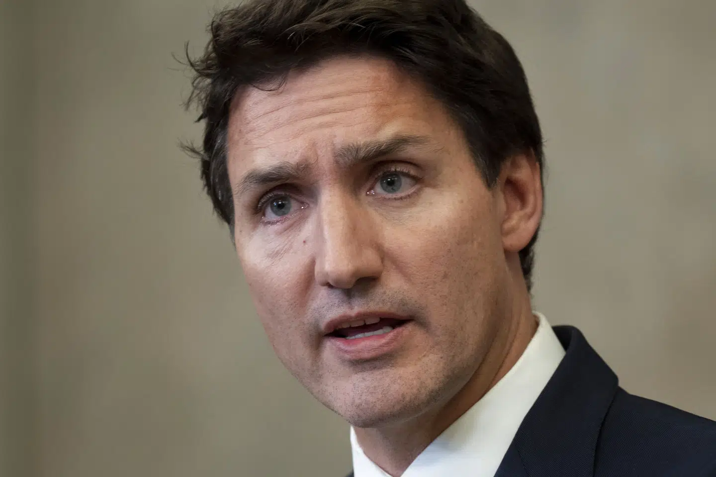 Canadas premierminister, Justin Trudeau, siger, at Irans blodtørstige regimer er ansvarlig for uroligheder og vold i landet efter den 22-årige Mahsa Aminis død. Canada afviser nu at give indrejsetilladelse til over 10.000 medlemmer af Irans morderiske regime. Adrian Wyld/Ritzau Scanpix