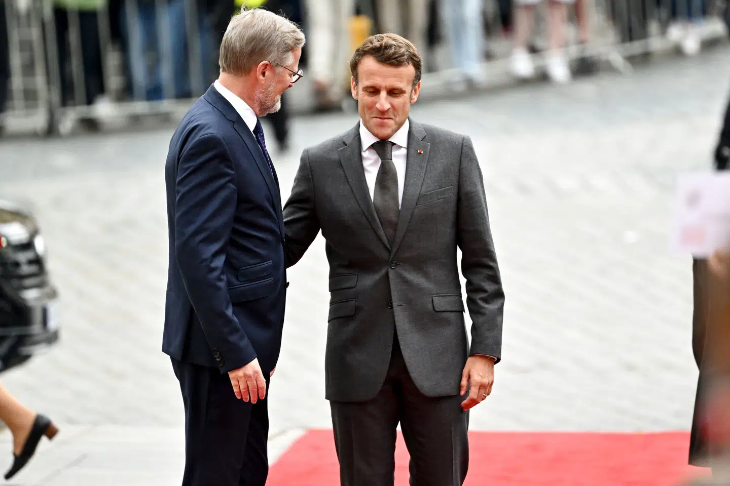 Det første møde i Det Europæiske Politiske Fællesskab skal bruges til at øge forståelsen for strategien i Ukraine, siger Macron. Joe Klamar/Ritzau Scanpix