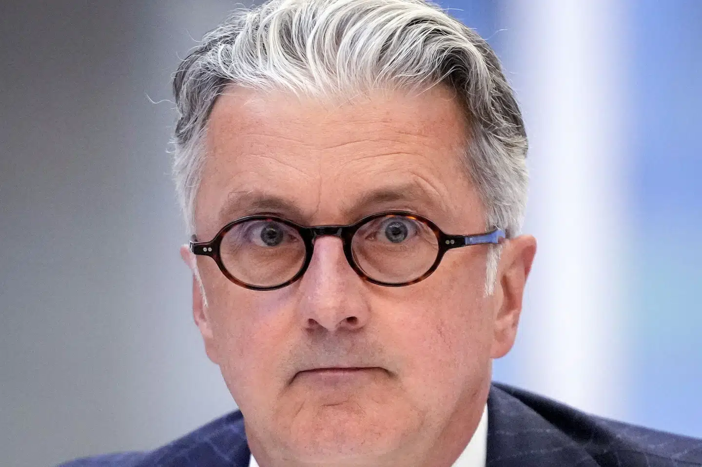 - Jeg forstår, at fra min side var der behov for mere omhu, sagde en forsvarsadvokat på tidligere Audi-direktør Rupert Stadlers vegne. Stadler (på billedet) svarede ja, da dommeren spurgte, om ordene var hans egne. (Arkivfoto). Matthias Schrader/Ritzau Scanpix