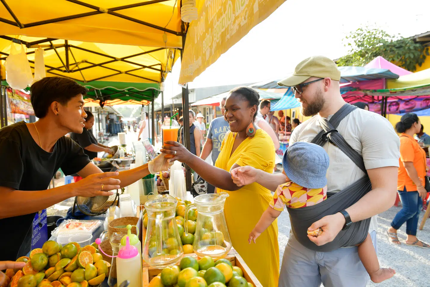 Friskpresset juice og tid til nærvær med dem, du holder af. En Thailandrejse giver et godt afbræk fra den danske vinter.