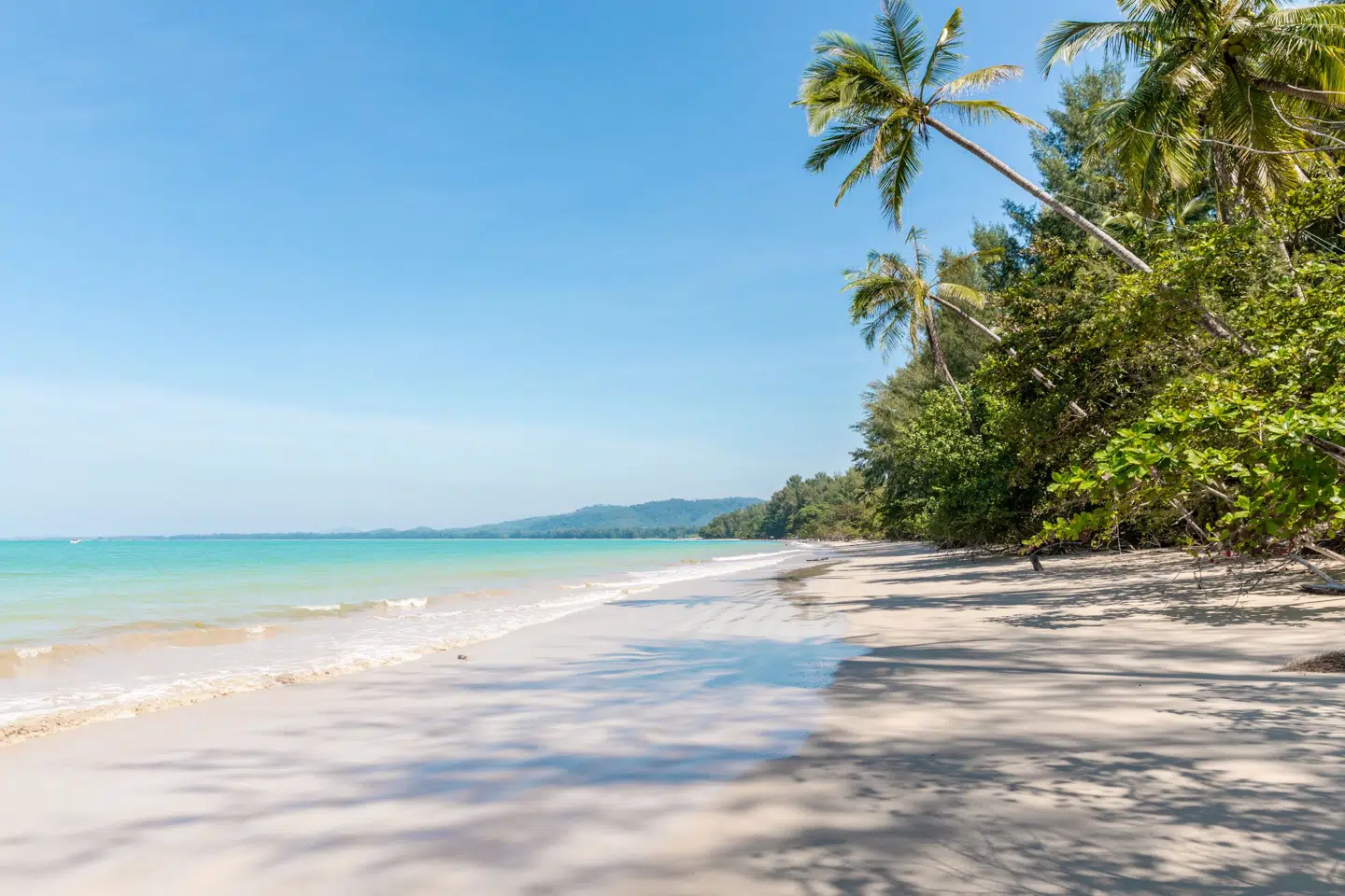 Træt af vinterens slud, blæst og mørke? Stik af til Thailand og få et herligt skud strand og sol.
