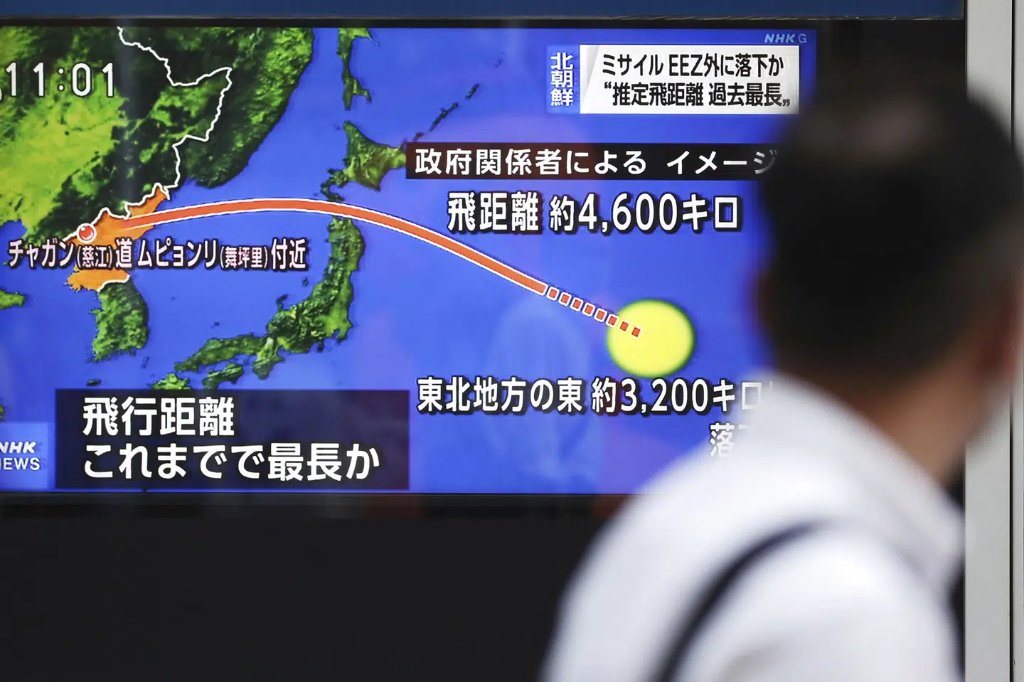 Japanske medier var tirsdag i høj grad præget af Nordkoreas affyring - her ses en tv-skærm i Tokyo. Ryoichiro Kida/Ritzau Scanpix