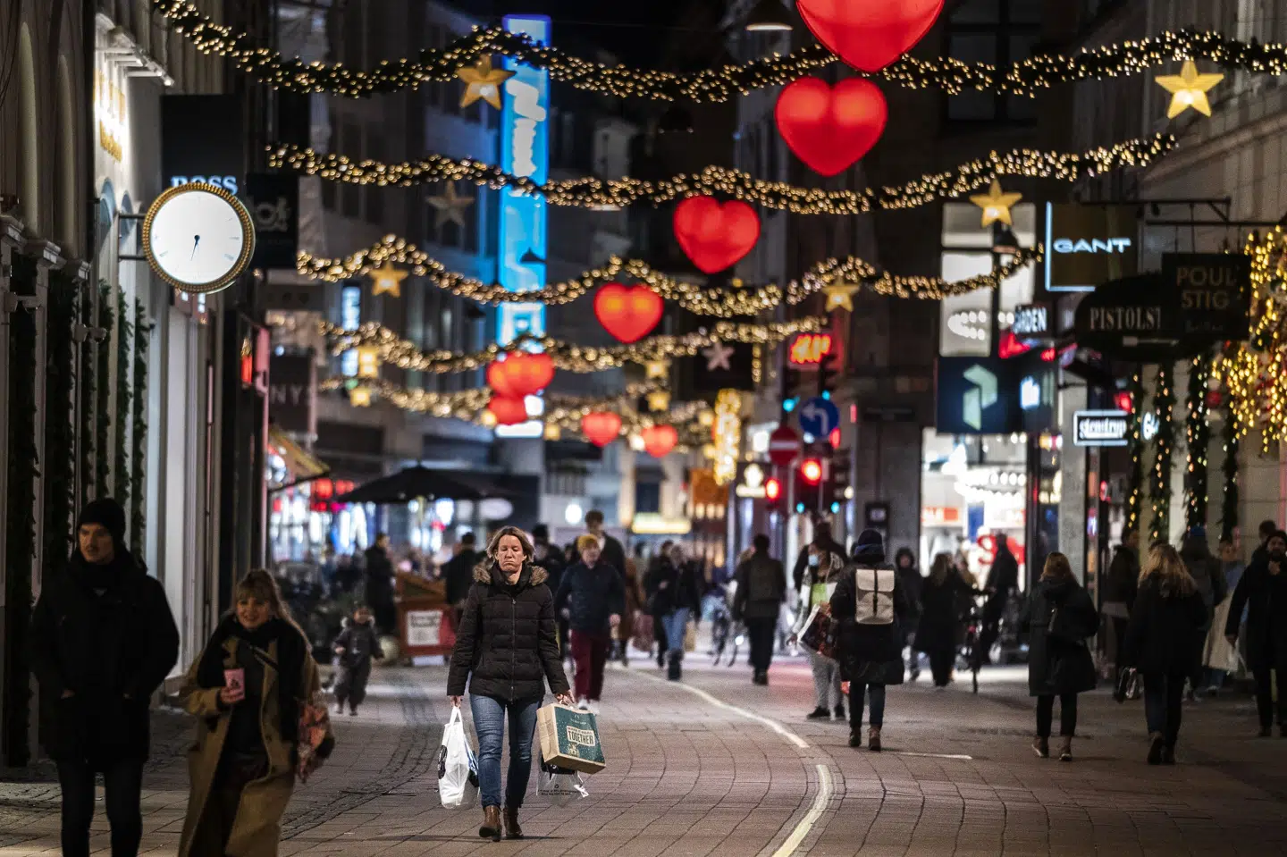 Julelys langs Strøget i København tændes trods energikrise | Samfund ...