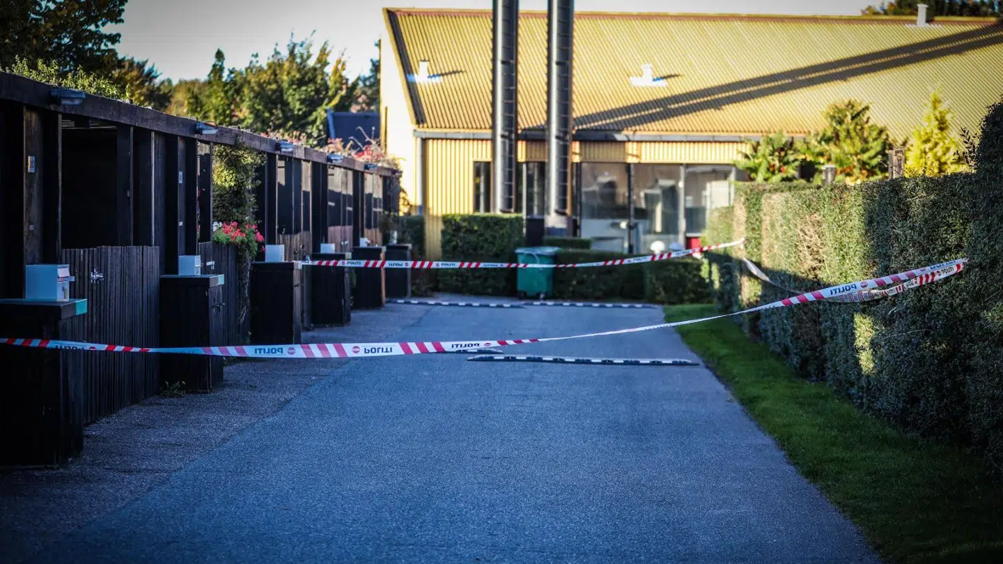 Politiet på en adresse i Humlebæk.