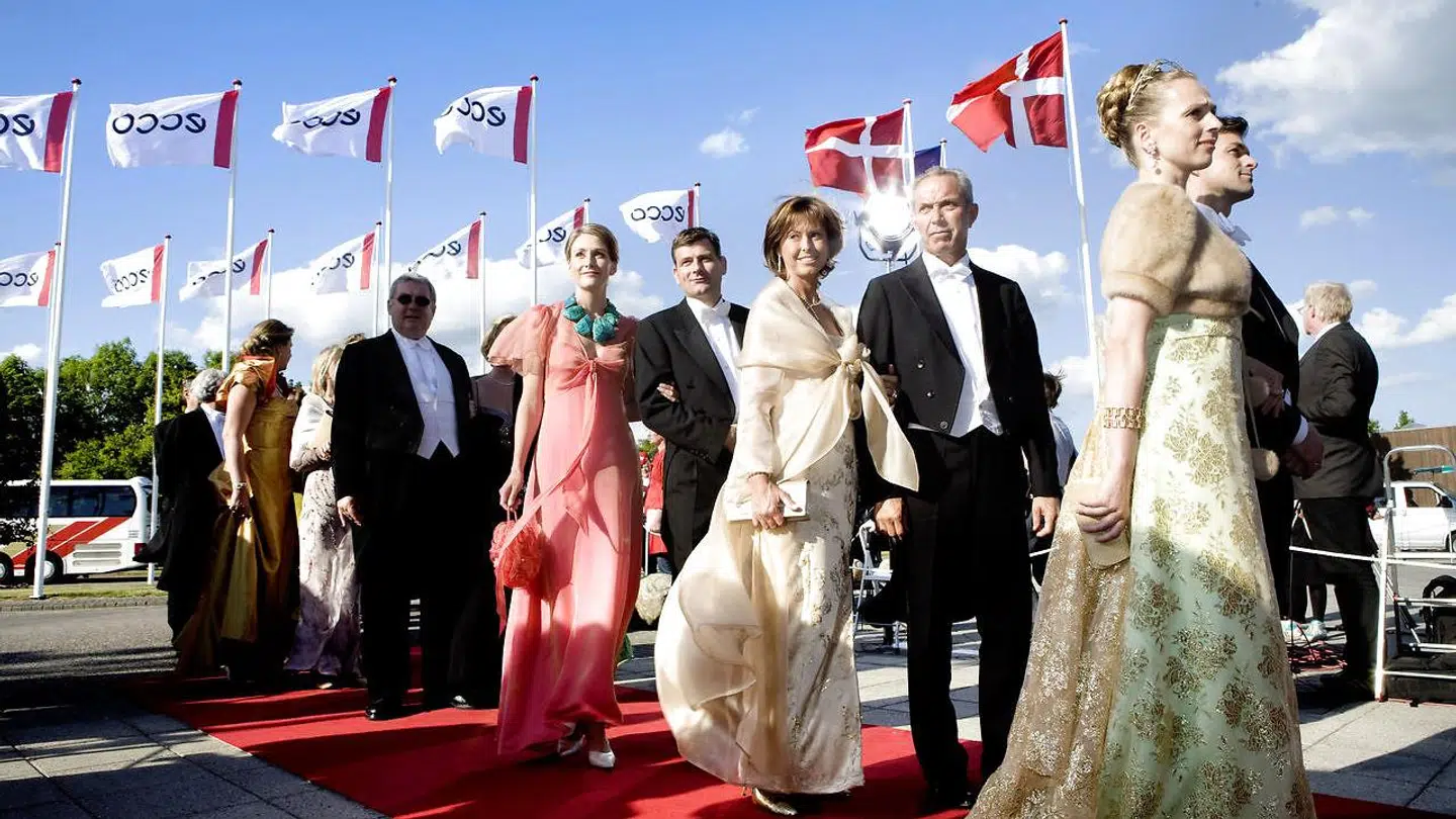 ECCO har gennem årene haft tætte forbindelser til kongehuset. Da Prins Joachim og prinsesse Marie blev gift, blev bryllupsreceptionen holdt hos ECCO. Her ses gæsterne ankomme til den begivenhed.