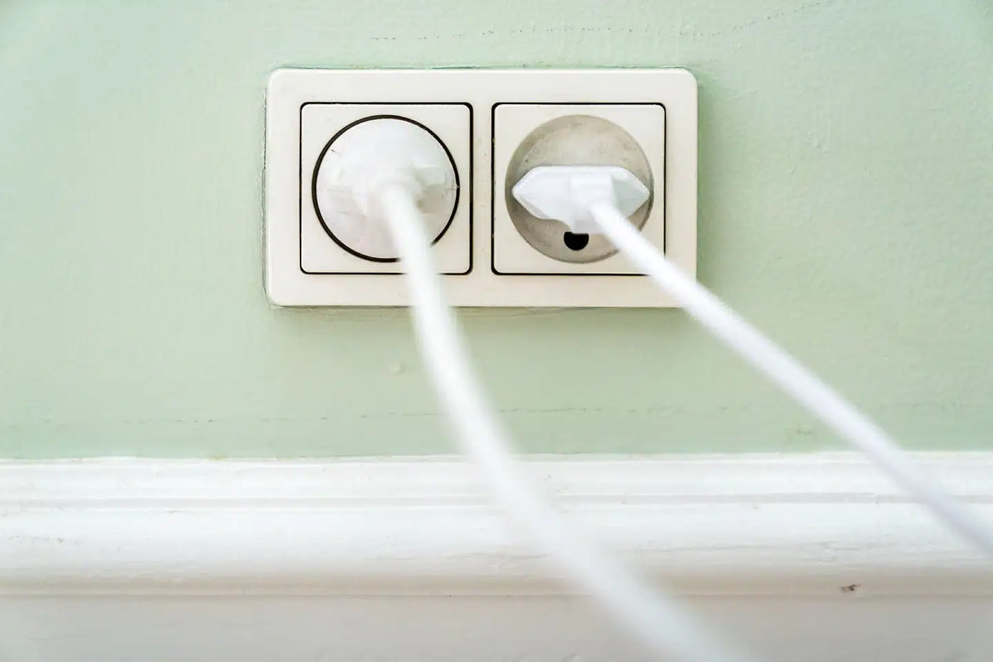 Stikkontakt med ledninger i lejlighed i København tirsdag den 6. september 2022.. (Foto: Ida Marie Odgaard/Ritzau Scanpix)