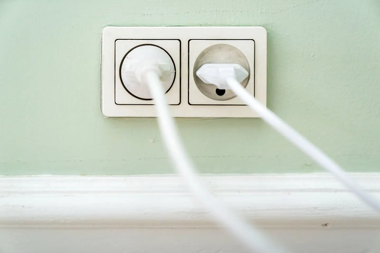 Stikkontakt med ledninger i lejlighed i København tirsdag den 6. september 2022.. (Foto: Ida Marie Odgaard/Ritzau Scanpix)