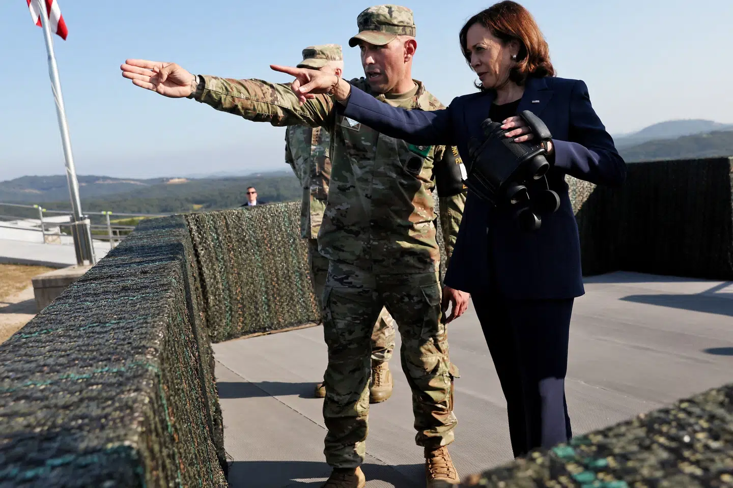 USA's vicepræsident, Kamala Harris, besøgte i denne uge Sydkorea og den demilitariserede zone, der adskiller Nordkorea og Sydkorea. Både før og efter Harris' besøg har Nordkorea affyret ballistiske missiler. Leah Millis/Reuters