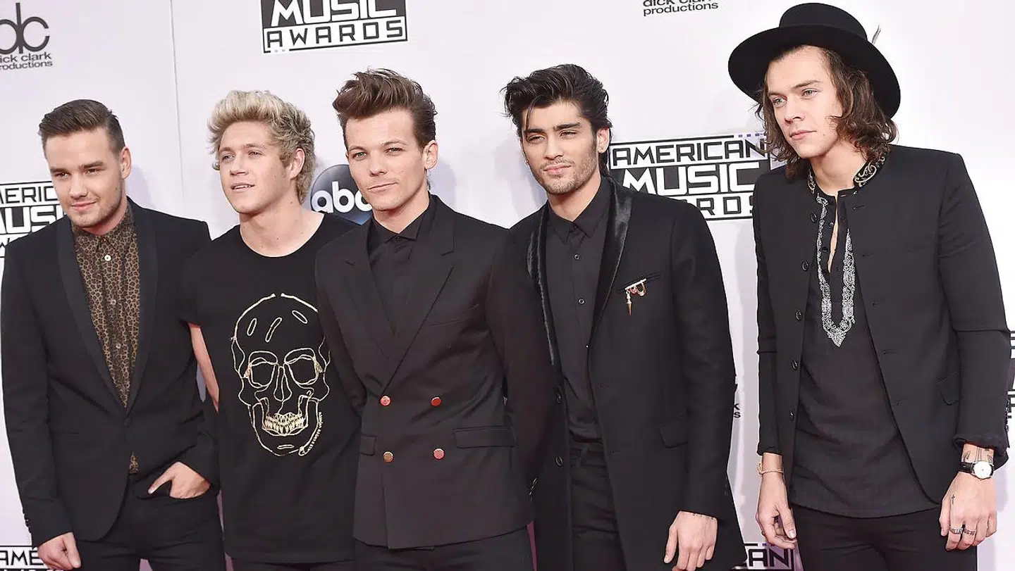 Zayn Malik, nummer to for højre, og Louis Tomlinson, i midten, har endnu ikke fået løst en gammel strid.