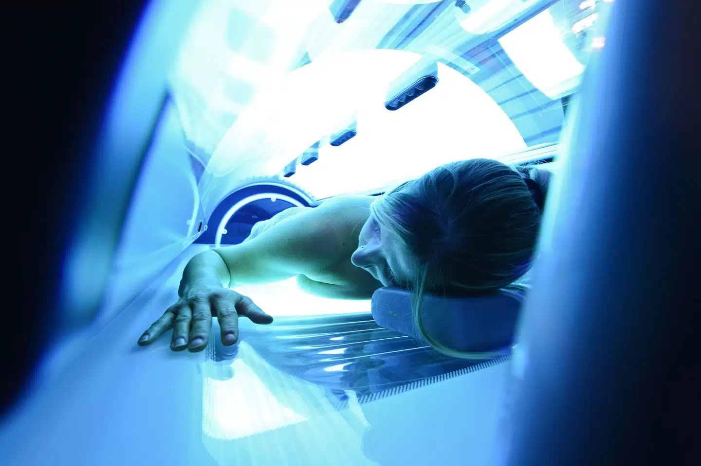 Markant flere børn og unge går i solarium, end tilfældet var for to år siden, viser en ny rapport fra Kræftens Bekæmpelse. (Arkivfoto). Felix Kstle/Ritzau Scanpix