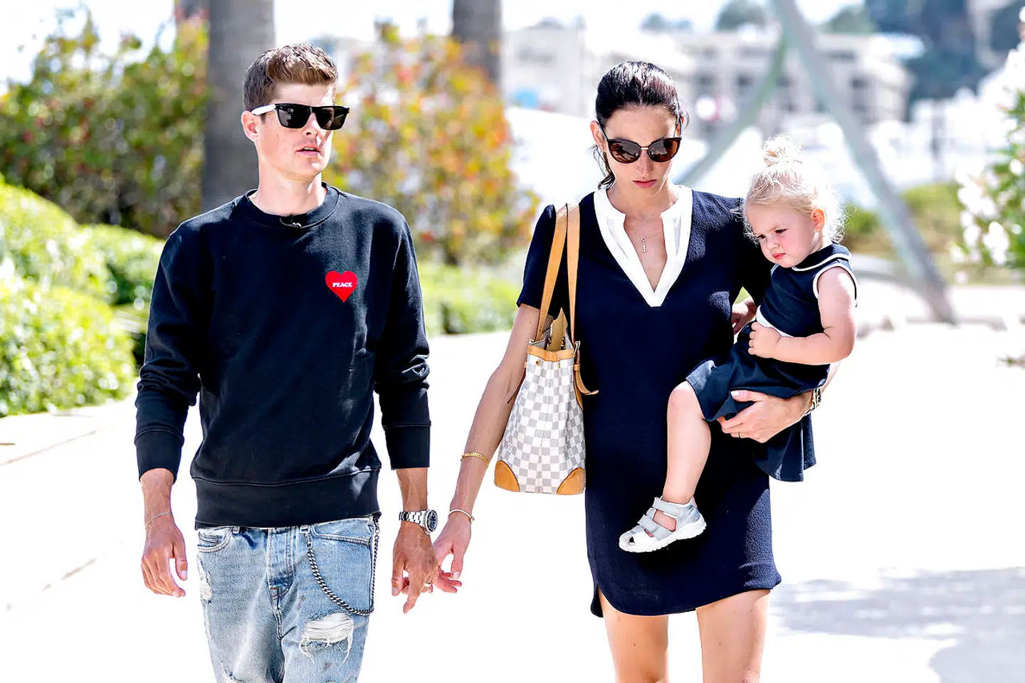 Jakob Fuglsang og familien i Monaco i 2019. Siden har parret fået endnu en datter.