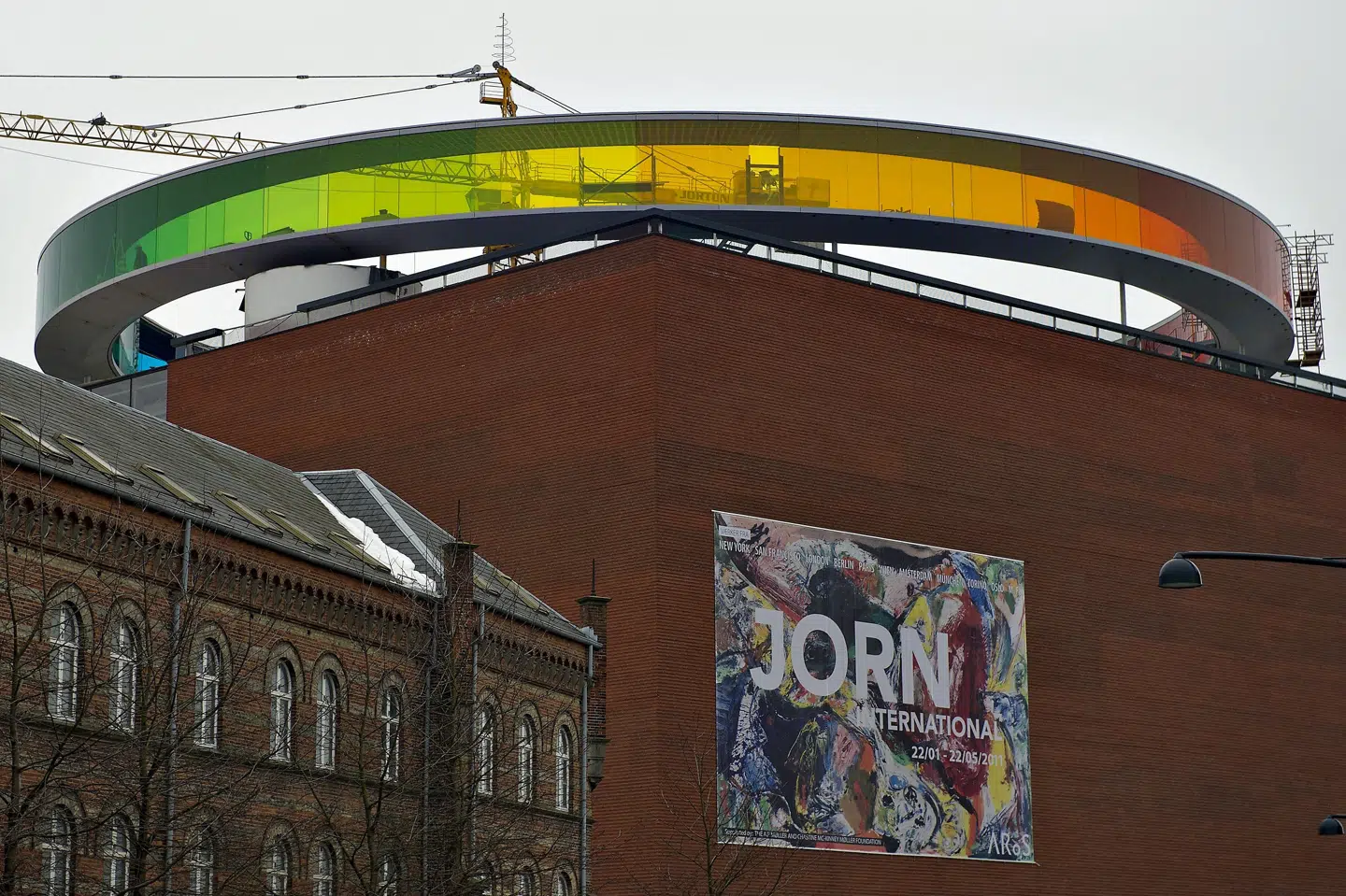 Regnbuen på kunstmuseet Aros vil fra torsdag ikke lyse Aarhus op om natten, fordi museet vil spare på energien. (Arkivfoto). Henning Bagger/Ritzau Scanpix