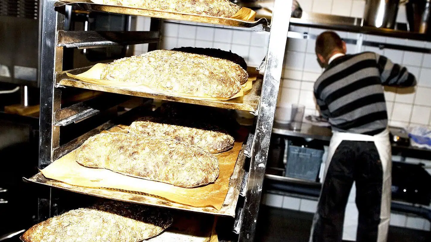 Energitillægget hos Det Gyldne Brød lyder på to kroner ved køb op til 49 kroner, 6 kroner ved køb op til 149 kroner og 9 kroner ved køb for 150 kroner eller derover. Arkivfoto.