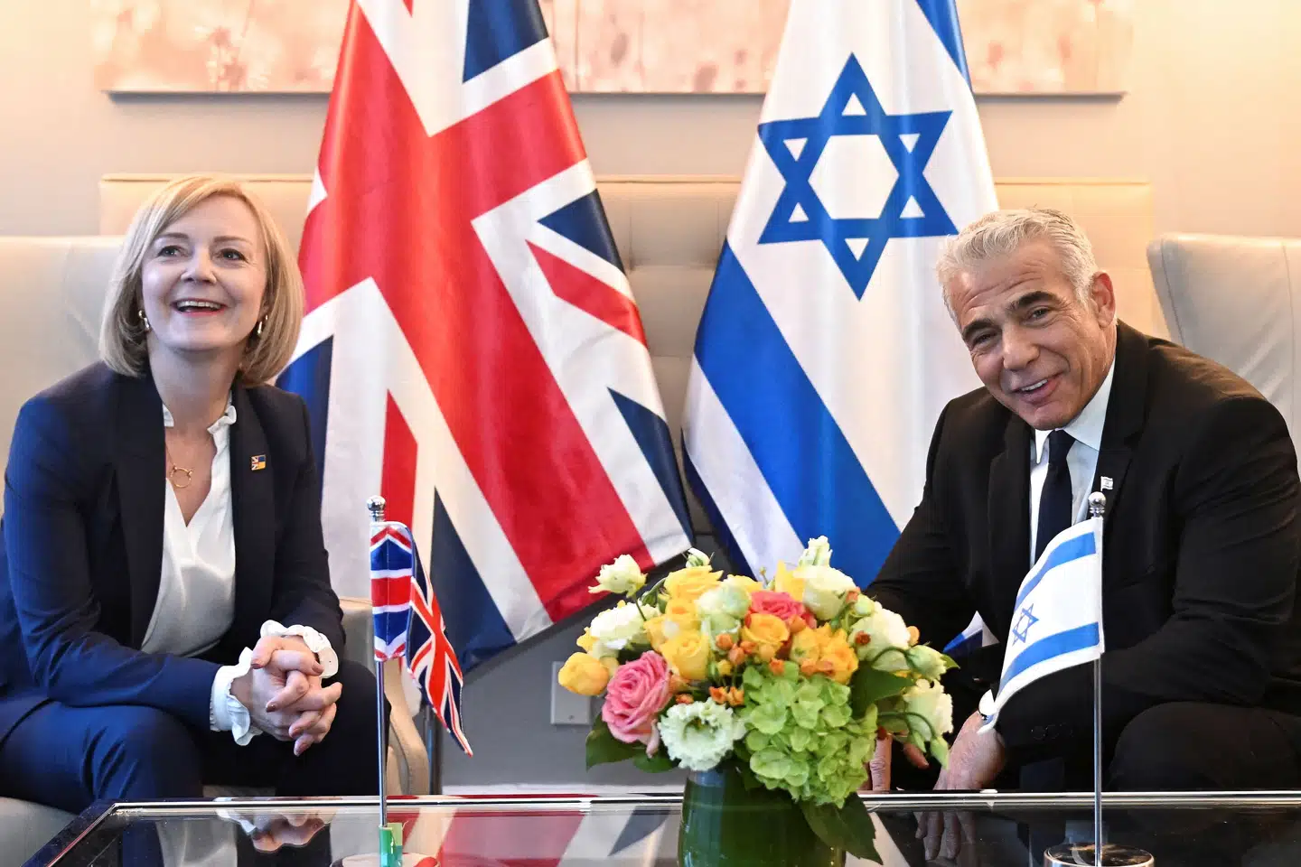 Storbritanniens premierminister, Liz Truss, har ifølge The Telegraph sagt til sin israelske pendant, at hun overvejer at flytte Storbritanniens ambassade i Israel fra Tel Aviv til Jerusalem. Toby Melville/Reuters