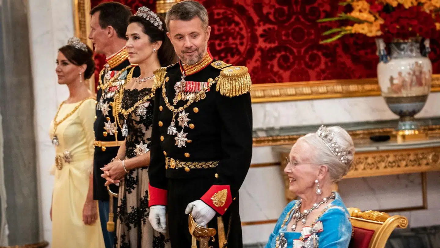 Kronprins Frederik og kronprinsesse Mary vil i fremtiden overtage flere og flere opgaver for dronningen, mener eksperten.