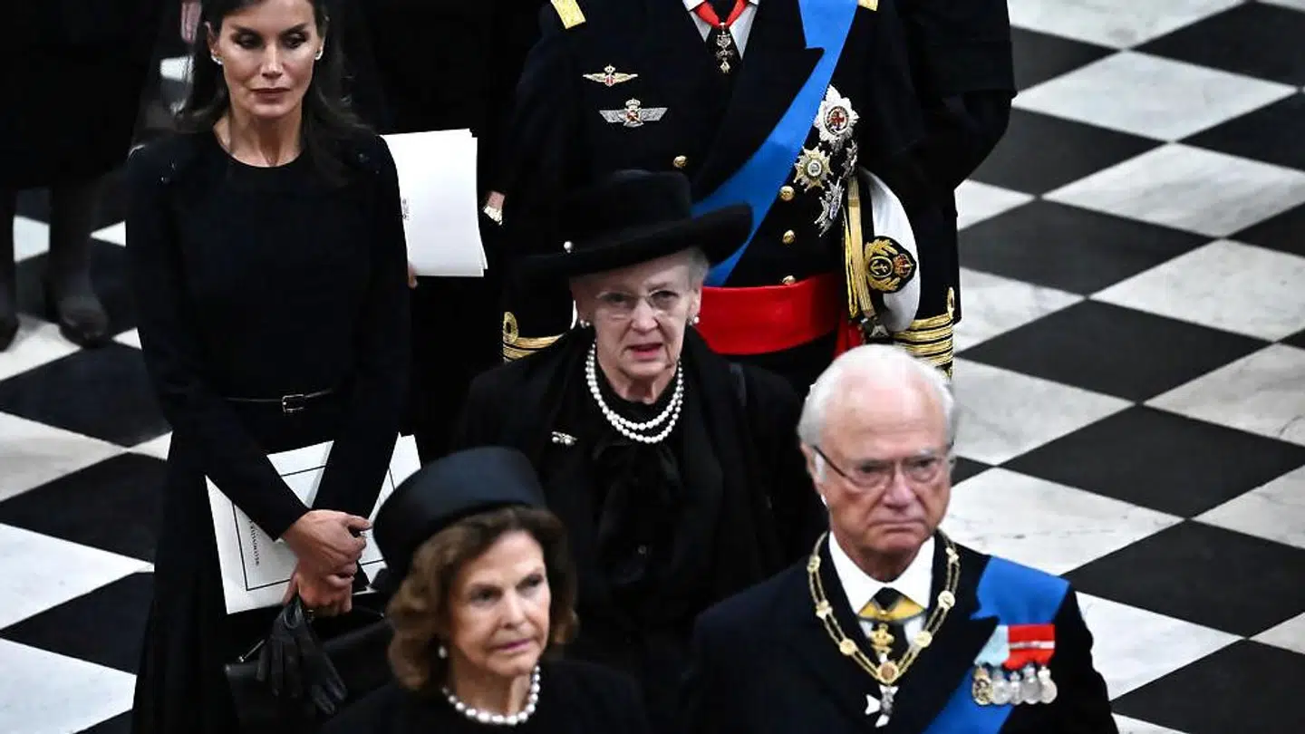 Dronning Margrethe, da hun ankom til begravelsen i Westminister Abbey.