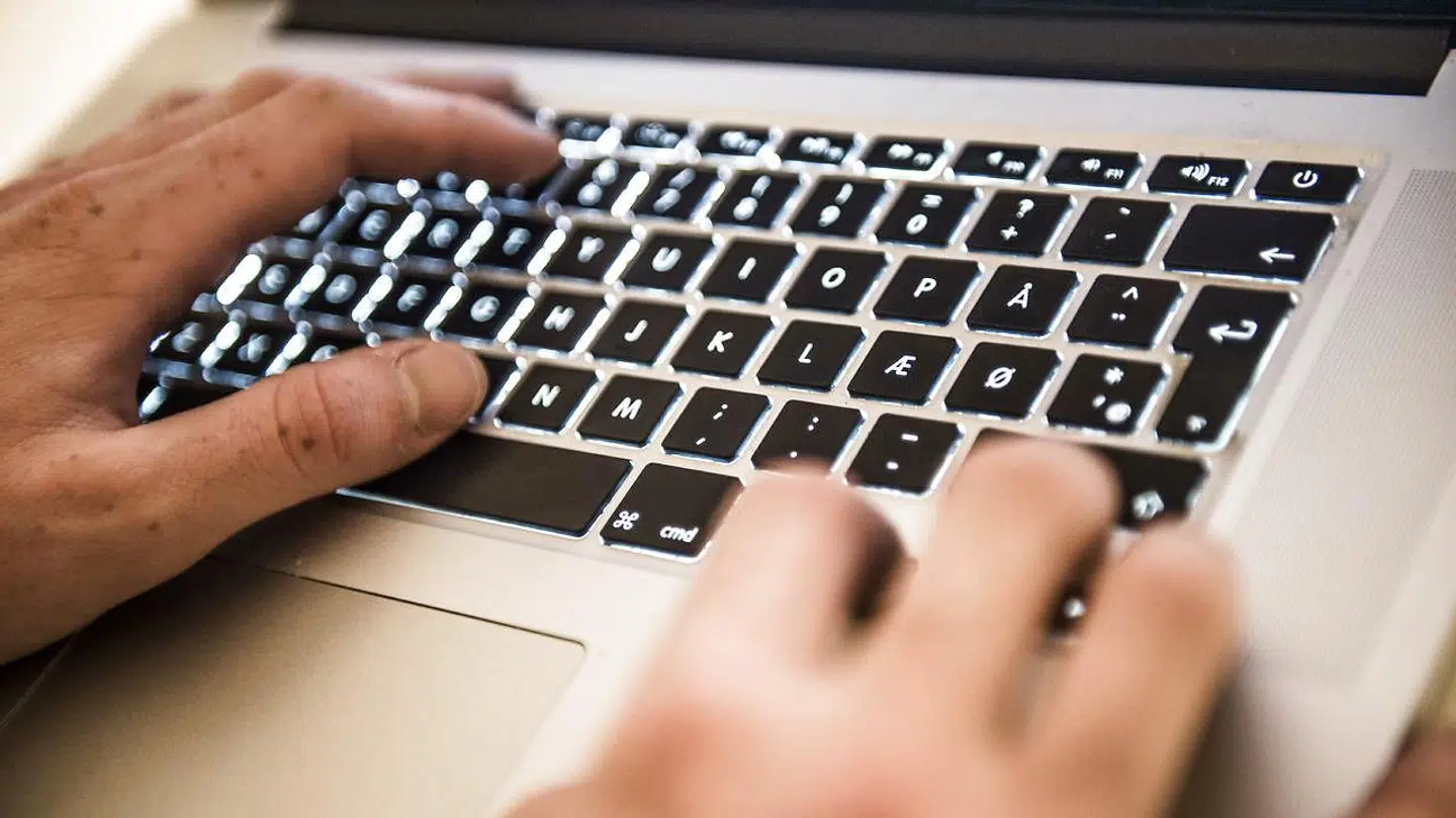 Når du køber ind på nettet, må butikken først trække penge fra din konto, når den har sendt varen. (Arkivfoto)