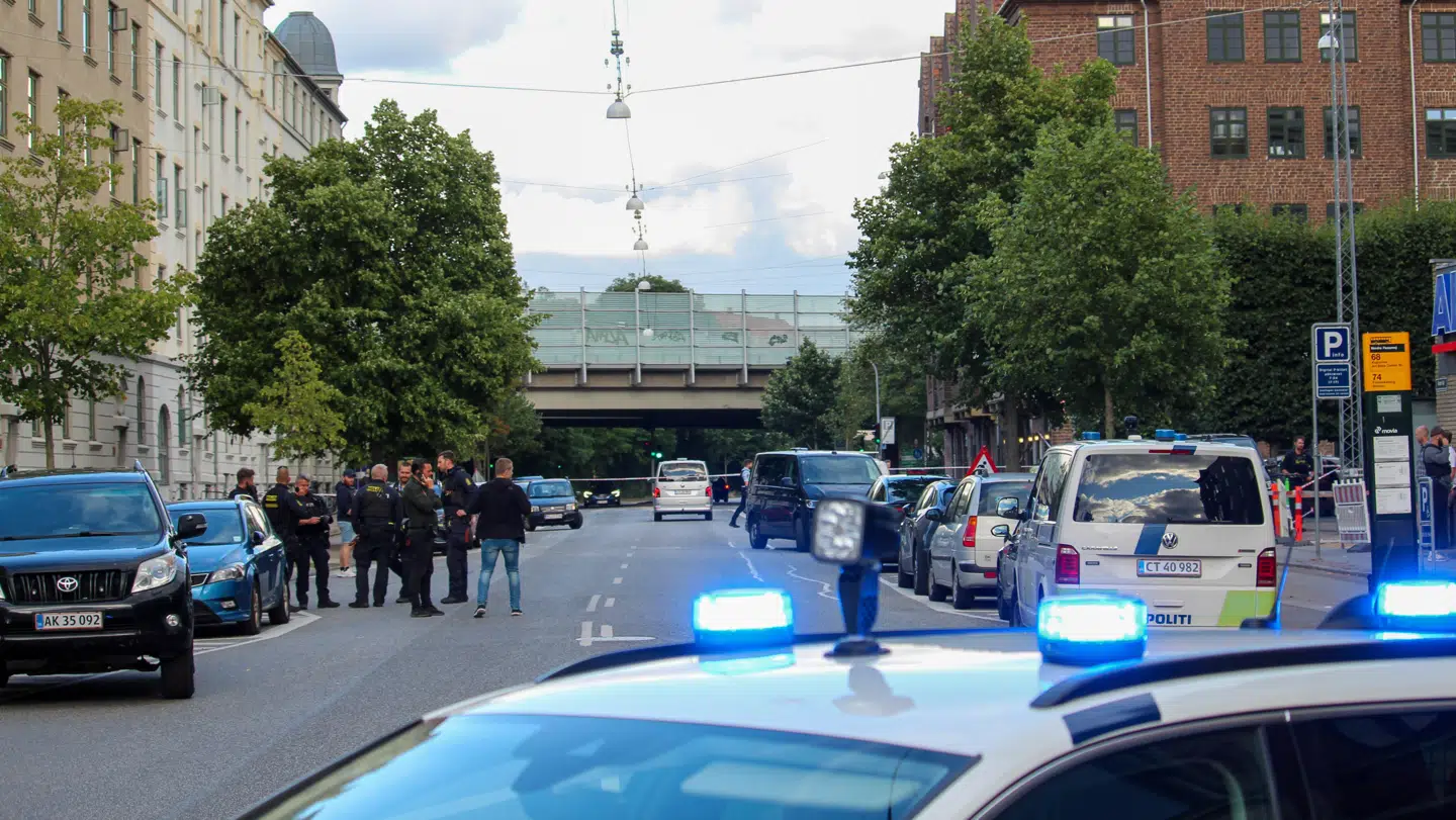 Til rundlovsforhøret ved Retten i Frederiksberg kom det frem, at de to anholdte mænd relateres til rockergruppen Hells Angels og støttegruppen AK 81.