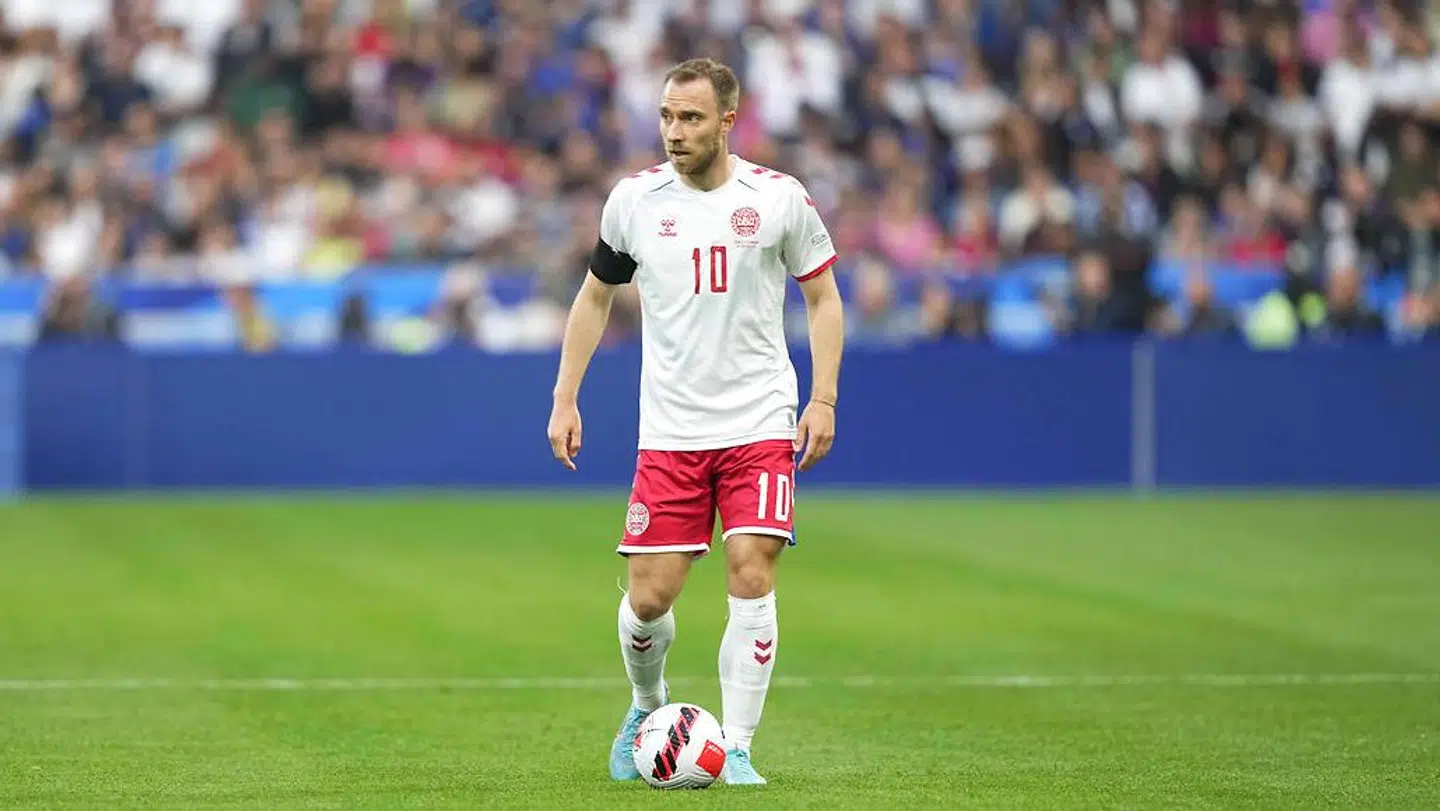 Christian Eriksens spillertrøje fra kampen mod Frankrig blev i weekenden solgt for hele 63.795 kroner.