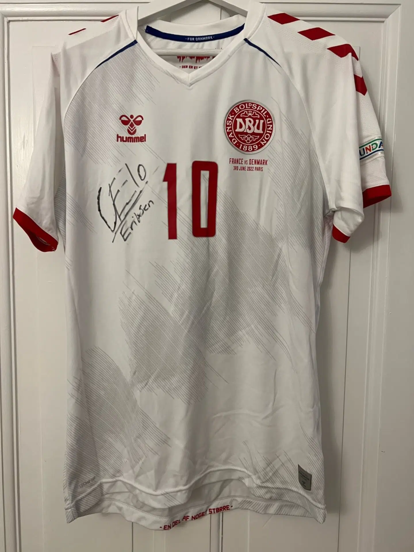 Denne trøje spillede Christian Eriksen i under Nations League-kampen mod Frankrig på Stade de France 3. juni 2022.