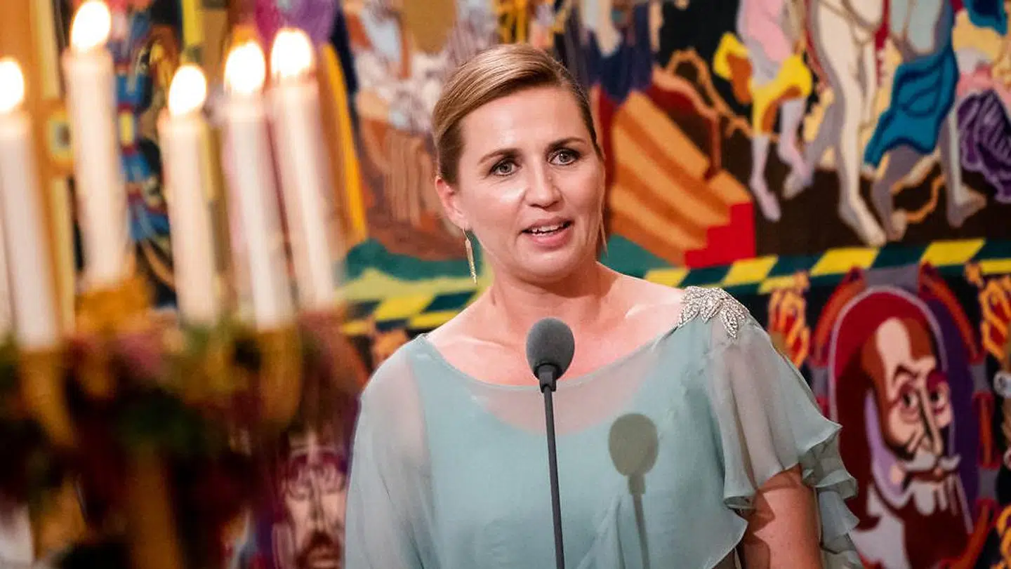 Statsminister Mette Frederiksen (S) holder tale under gallamiddagen på Christiansborg Slot under fejringen af dronningens 50-års regeringsjubilæum i København søndag den 11. september 2022. Fejringen finder sted over to dage den 10. og 11. september. Hendes Majestæt Dronning Margrethe har været Danmarks regent siden den 14. januar 1972. Dele af den planlagte fejring af hendes 50-års regeringsjubilæum i starten af 2022 blev udskudt til september på grund af coronasituationen.. (Foto: Ida Marie Odgaard/Ritzau Scanpix)