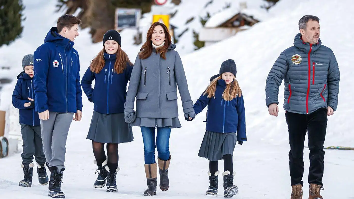 Kronprinsparret rykker også det danske kongehus i en mere folkelig retning.