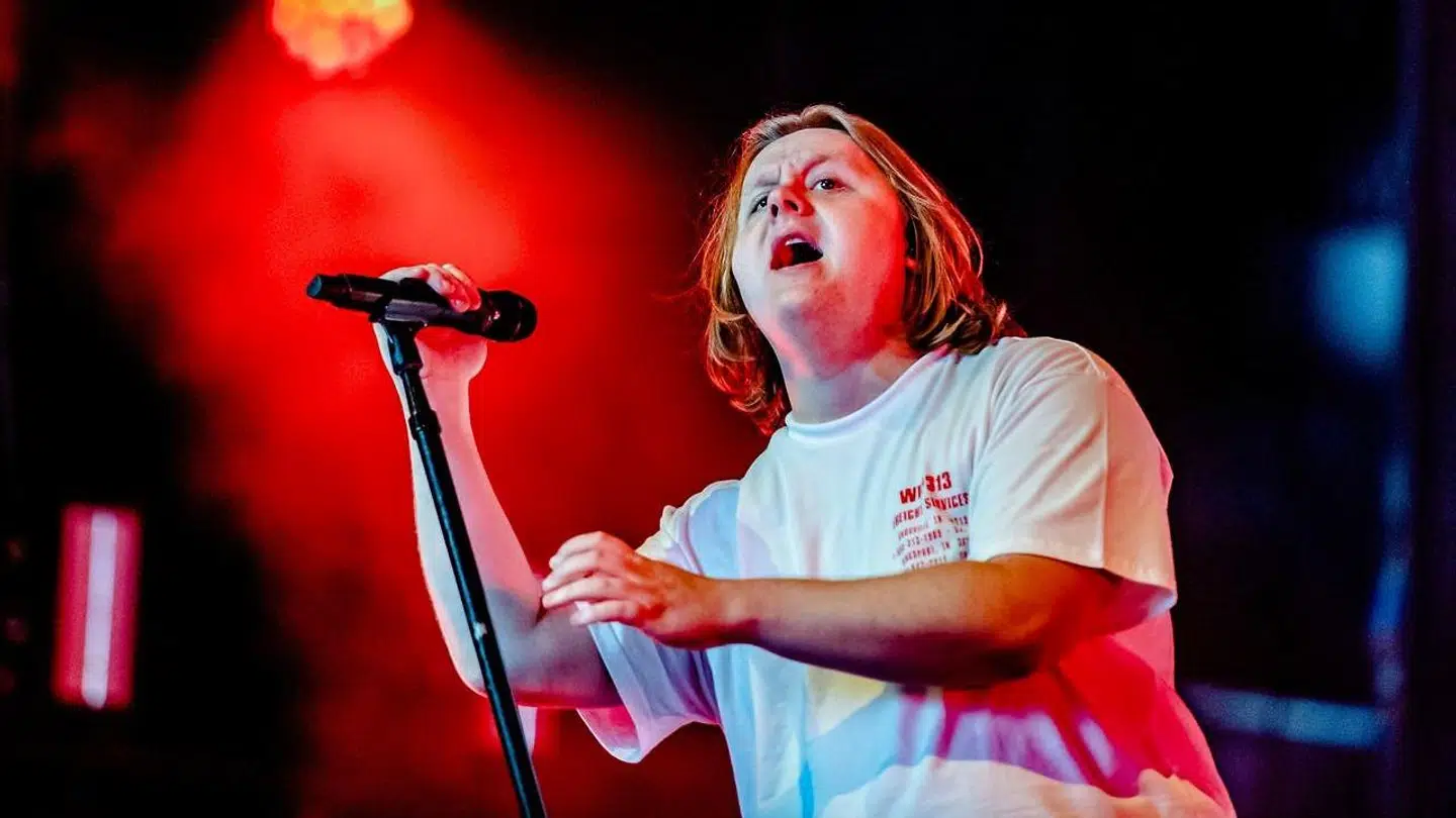 Lewis Capaldi optræder til musikfestivalen A Campingflight to Lowlands Paradise i Biddinghuizen, 21. august 2022.
