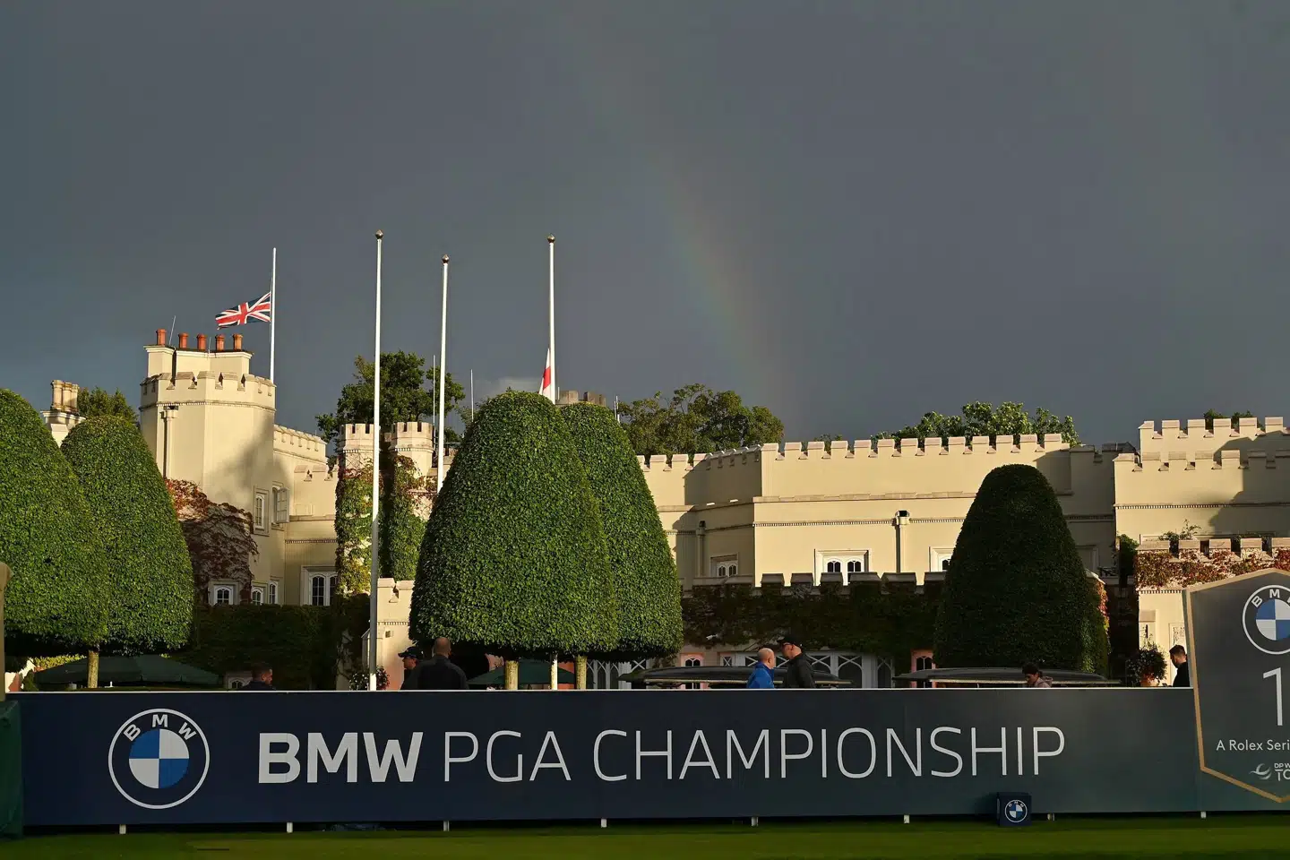 Der flages på halv ved klubhuset på Wentworth-banen. Glyn Kirk/Ritzau Scanpix