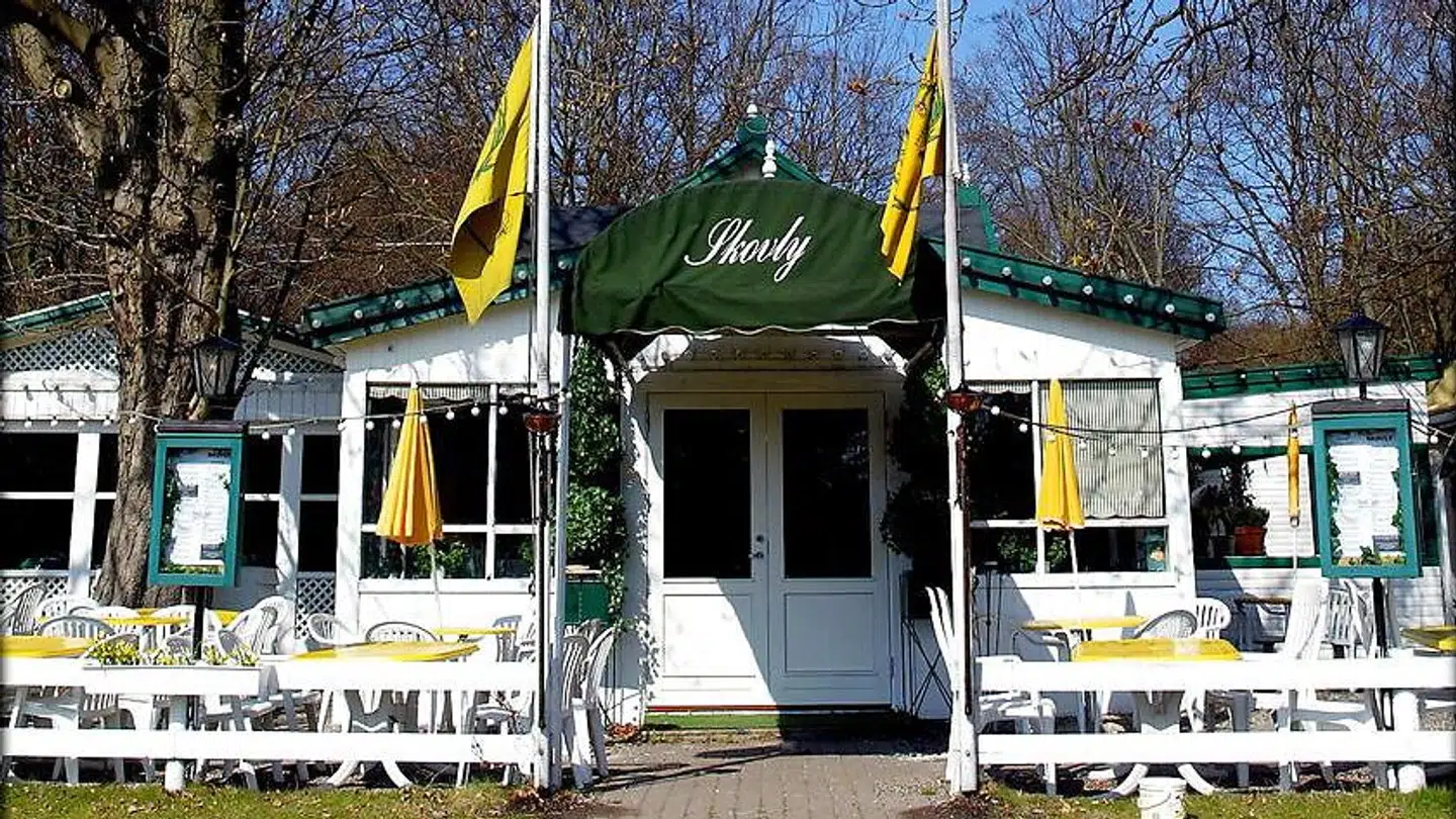 Restaurant Skovly er en af i alt fire spisesteder på Bakken, der denne sommer har fået en sur smiley af Fødevarestyrelsen. Arkivfoto.
