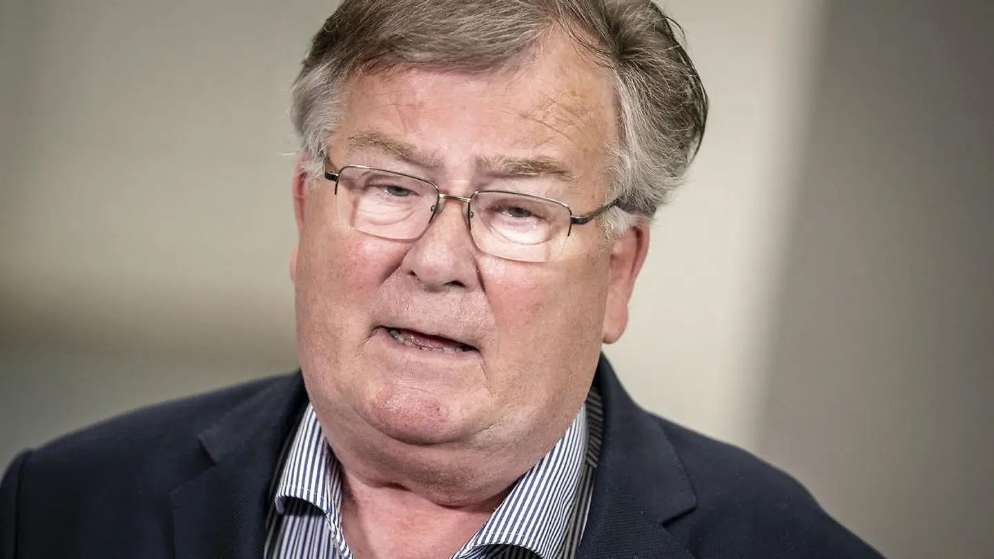 Tidligere forsvarsminister Claus Hjort Frederiksen er sigtet for læk af fortrolige oplysninger.