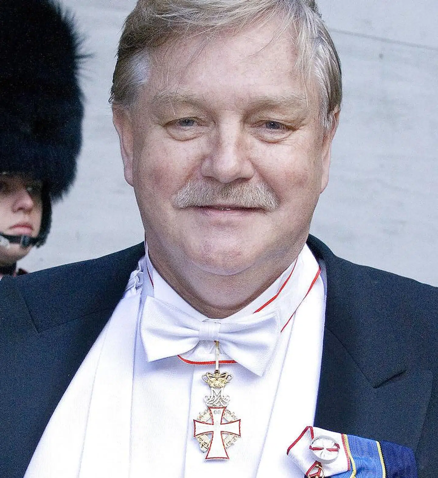 Michael Olesens onkel, Jens Olesen, da han i 2007 blev udnævnt til kommandør af dannebrogordenen af dronning Margrethe på Christiansborg slot.