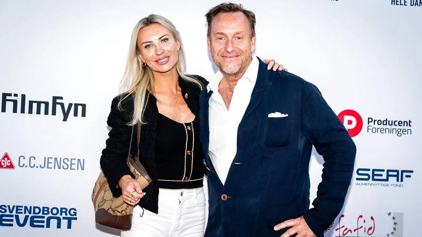 Katherine Diez og Adam Price stod frem som kærester hen over sommeren.