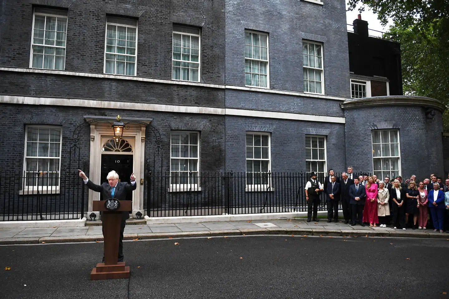 Her ses Boris Johnson foran Downing Street 10 under sin afskedstale.