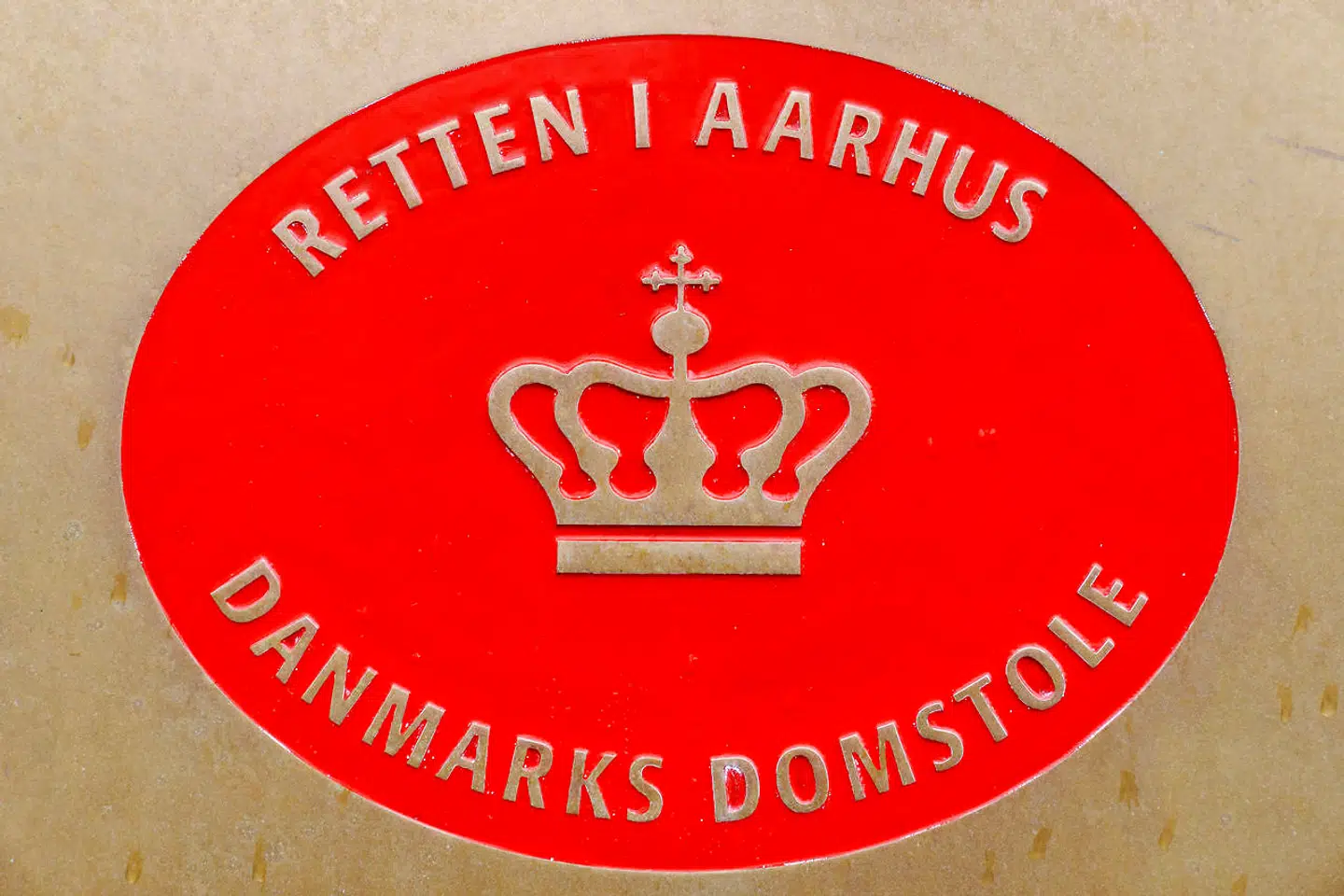 20-årig mand blev torsdag idømt behandlingsdom for bombetrusler og besiddelse af hash.