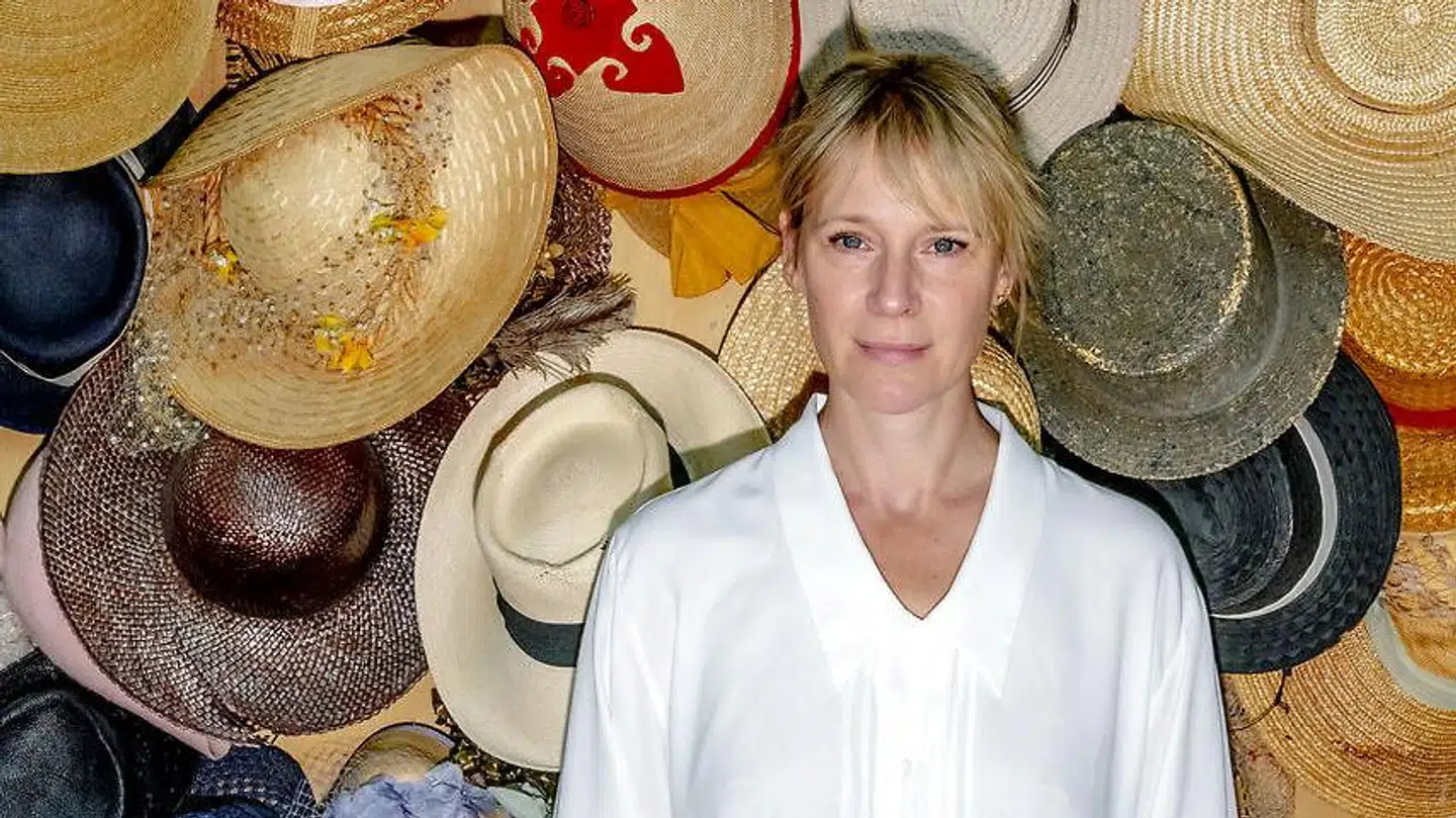 Skuespiller Iben Hjejle fortæller veninden Signe Lindkvist om den nye kærlighed.