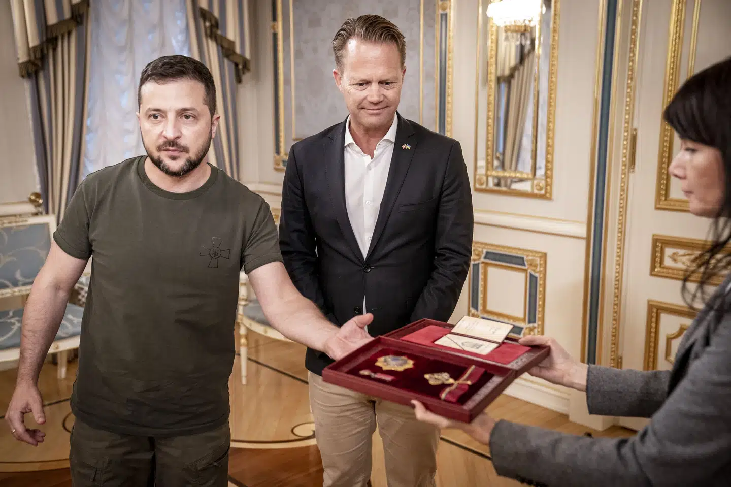 Udenrigsminister Jeppe Kofod (S) modtager fortjenstmedalje af 1. grad efter møde med Ukraines præsident, Volodymyr Zelenskyj, i Kyiv i Ukraine. Mads Claus Rasmussen/Ritzau Scanpix