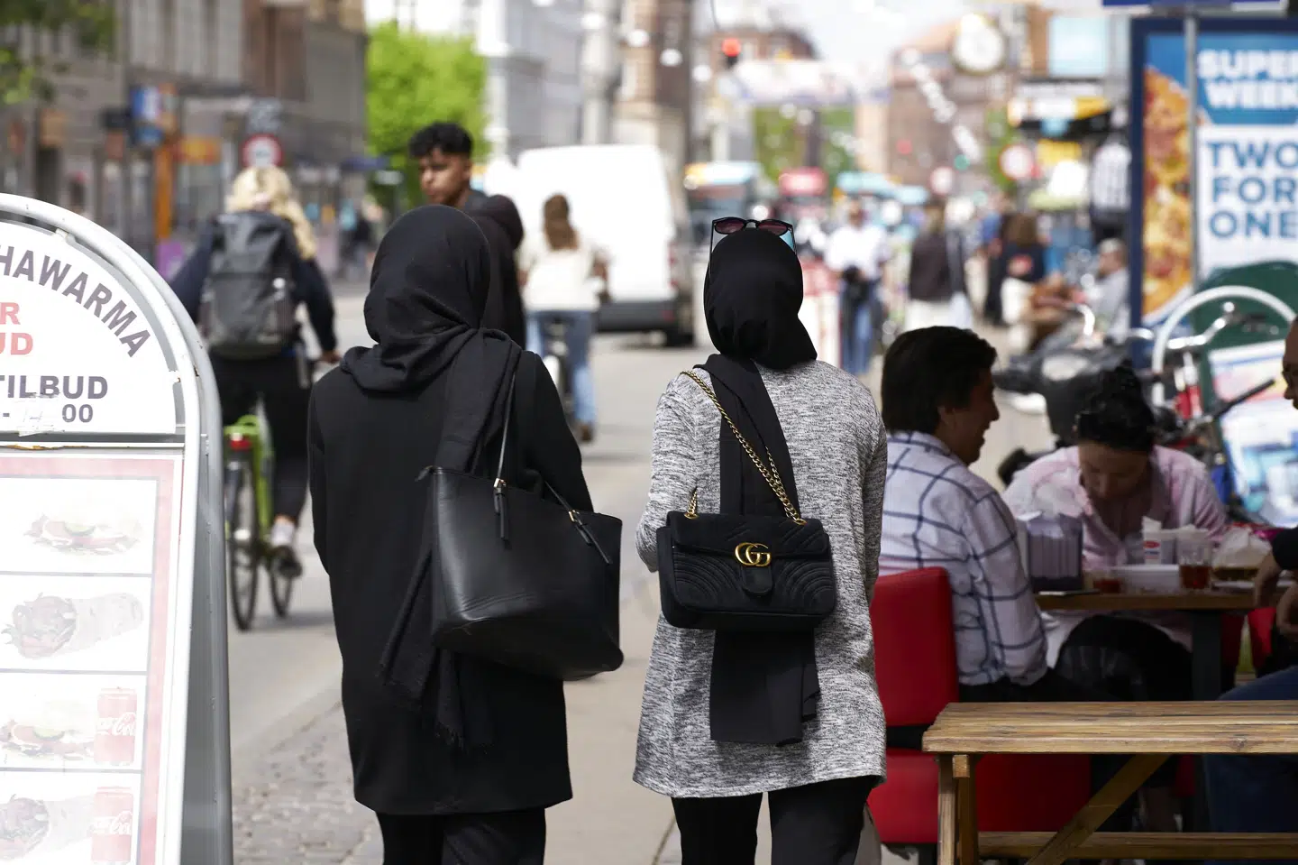 En Voxmeter-måling viser, at et flertal på 56,1 procent ikke mener, at der skal indføres forbud mod hovedtørklæder i skolerne. (Arkivfoto). Signe Goldmann/Ritzau Scanpix
