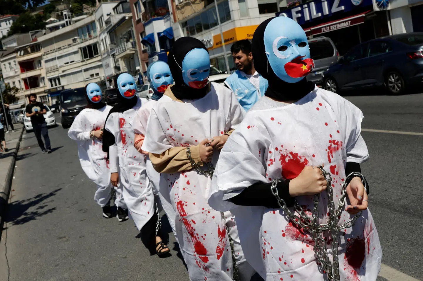 Uighur-muslimer demonstrerede i starten af juli mod Kinas behandling af den etniske minoritet nær det kinesiske konsulat i den tyrkiske storby Istanbul. Murad Sezer/Reuters