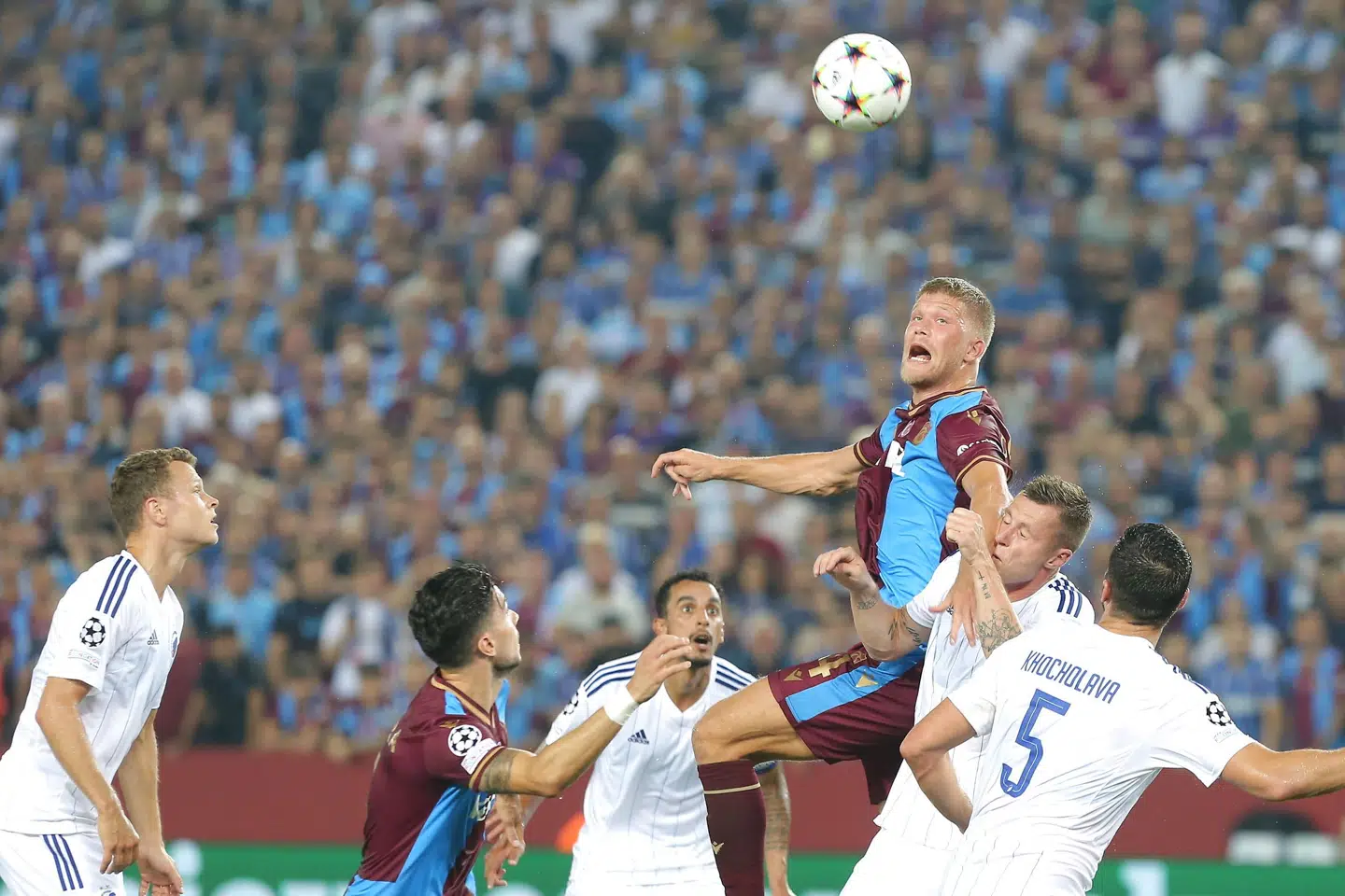 Andreas Cornelius stod i sidste uge over for FCK i playoffrunden til Champions League. Nu bliver han en del af det københavnske hold for tredje gang i karrieren. Str/Ritzau Scanpix