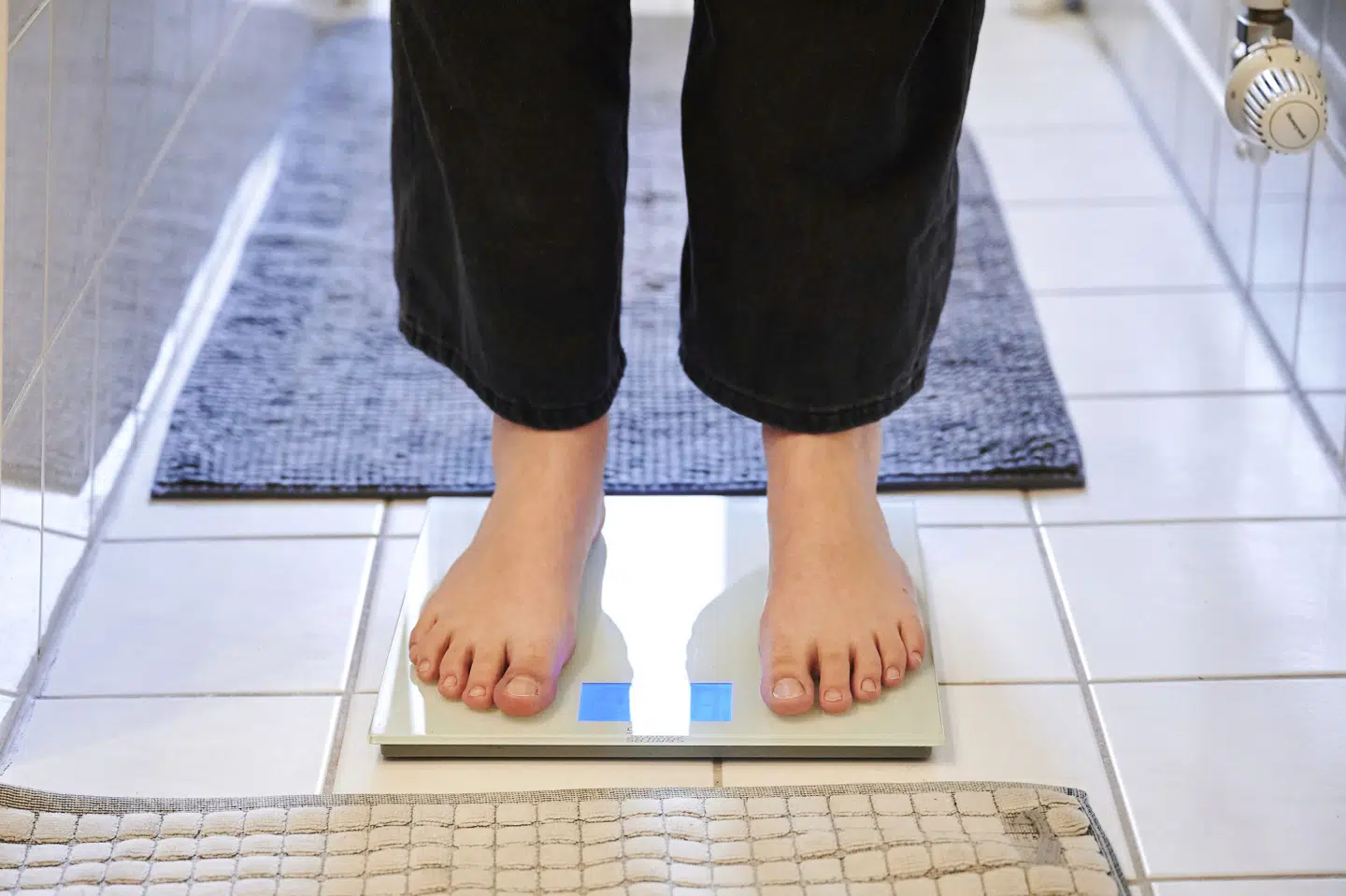 Danske voksne fylder mere både i højde og volume. Siden 1987 har forskere indsamlet data om voksne mænd og kvinders højde og vægt, og tallene viser, at voksne mænd i gennemsnit er blevet 2,8 centimeter højere og 9,4 kilo tungere. For voksne kvinder er det 1,6 centimeter og 9,1 kilo i samme periode. (Arkivfoto). Annette Riedl/Ritzau Scanpix