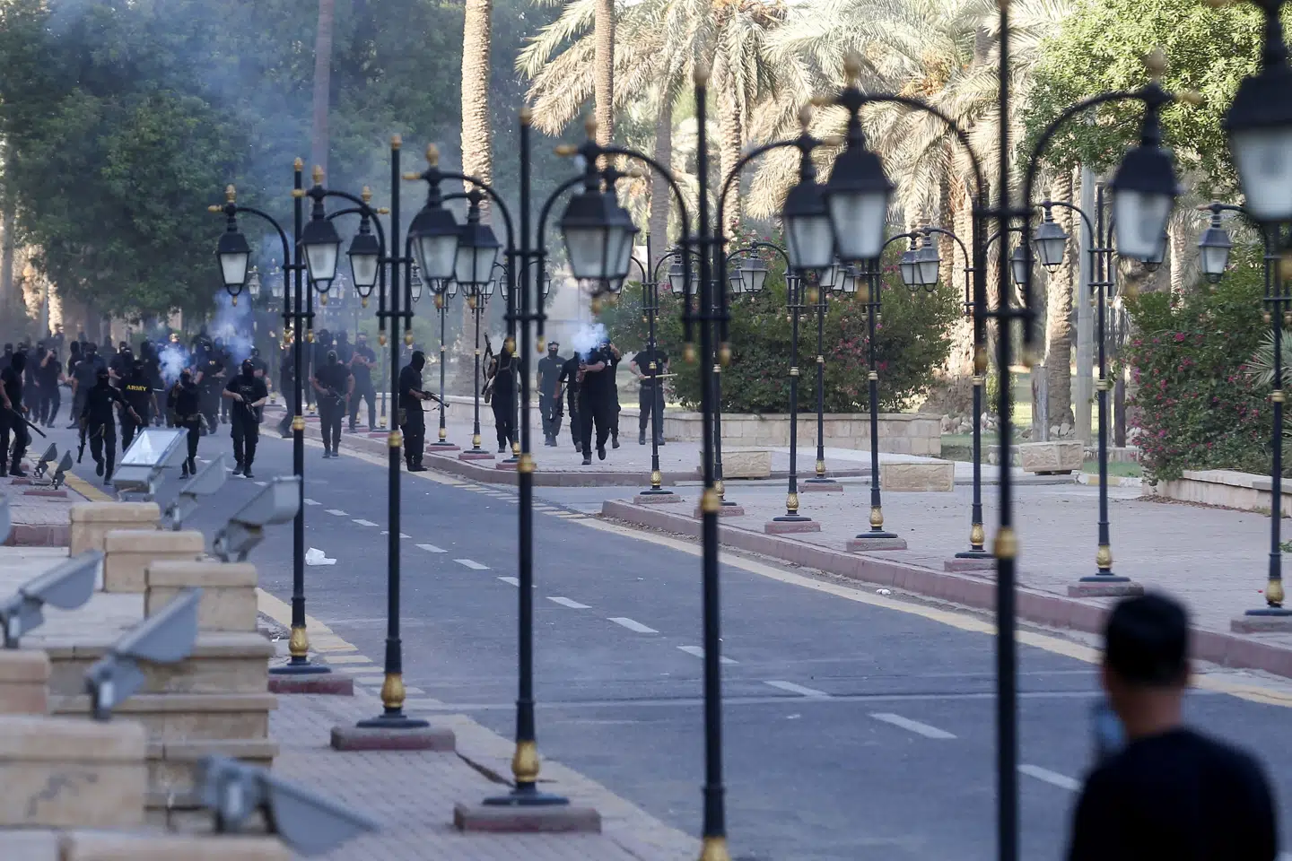 Tilhængere af Moqtada al-Sadr har blandt andet demonstreret i den internationale Green Zone efter den magtfulde leders exit fra politik. Alaa Al-Marjani/Reuters