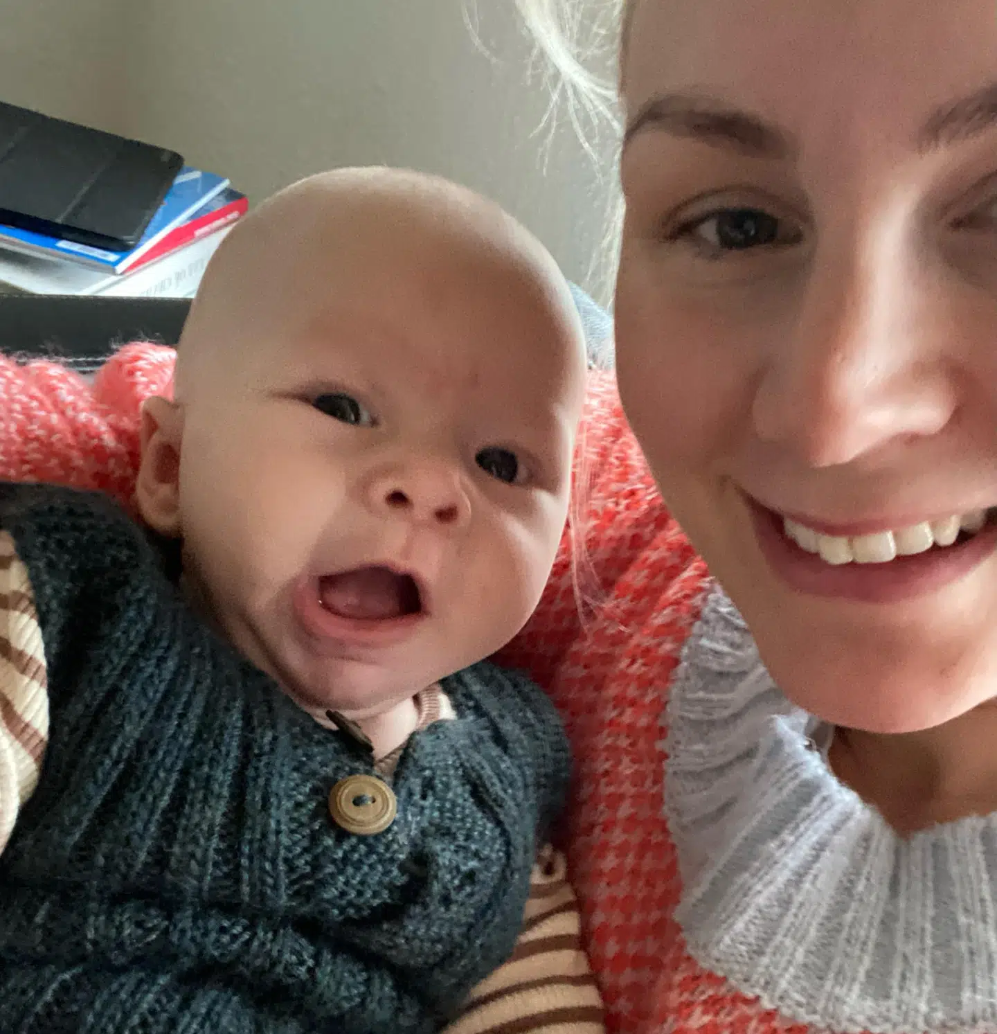 Tidligere håndboldspiller Lotte Grigel og sønnen Aksel.