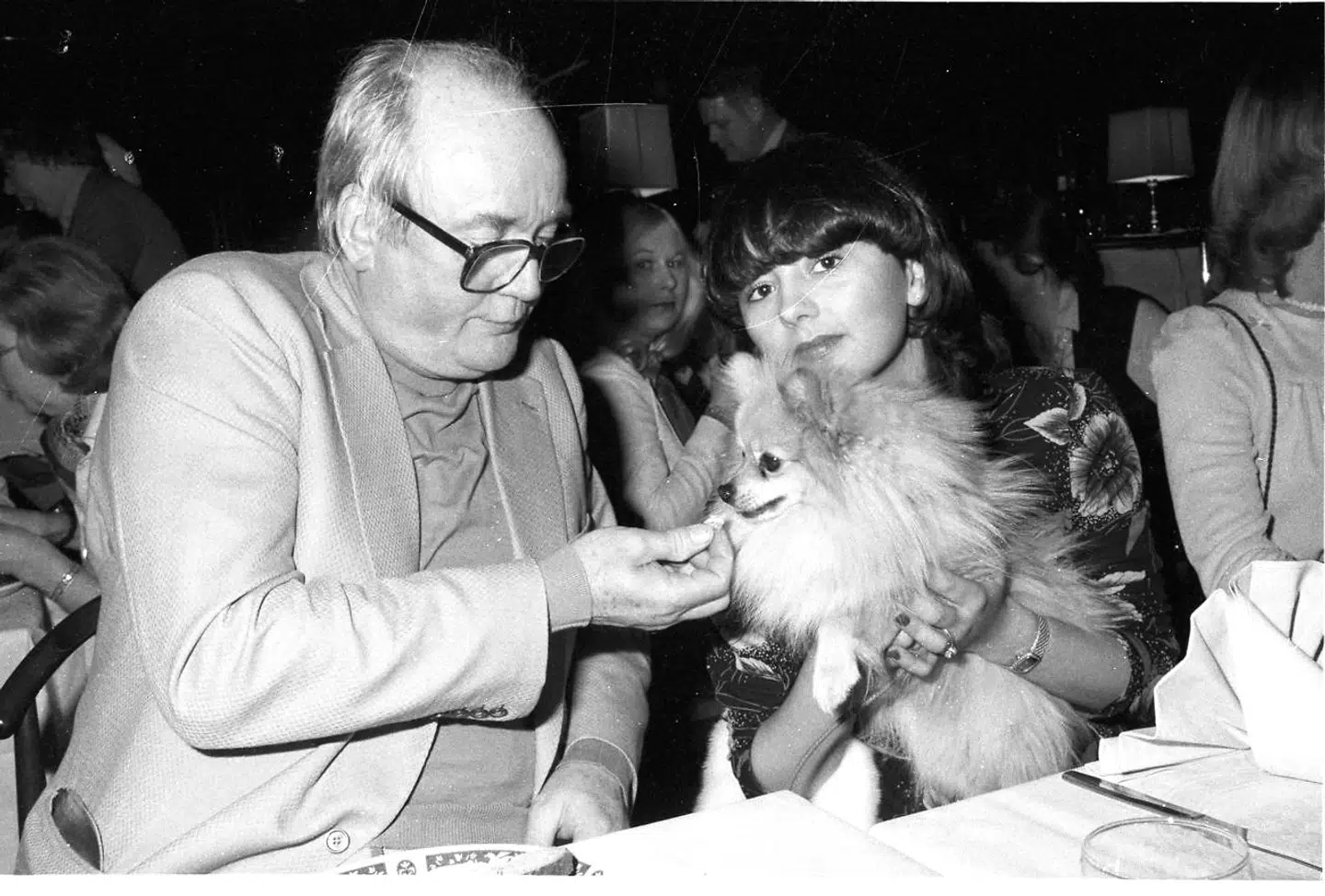 Udover purunge piger, var rejsekongen Simon Spies' hund Archibal med ham overalt.