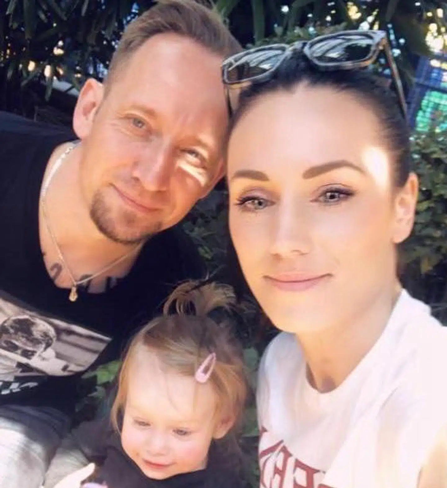Michael Poulsen med sin forlovede Jeanet Carlsen og deres fireårige datter Ea. Sønnen Aaron holder de for sig selv lidt endnu.